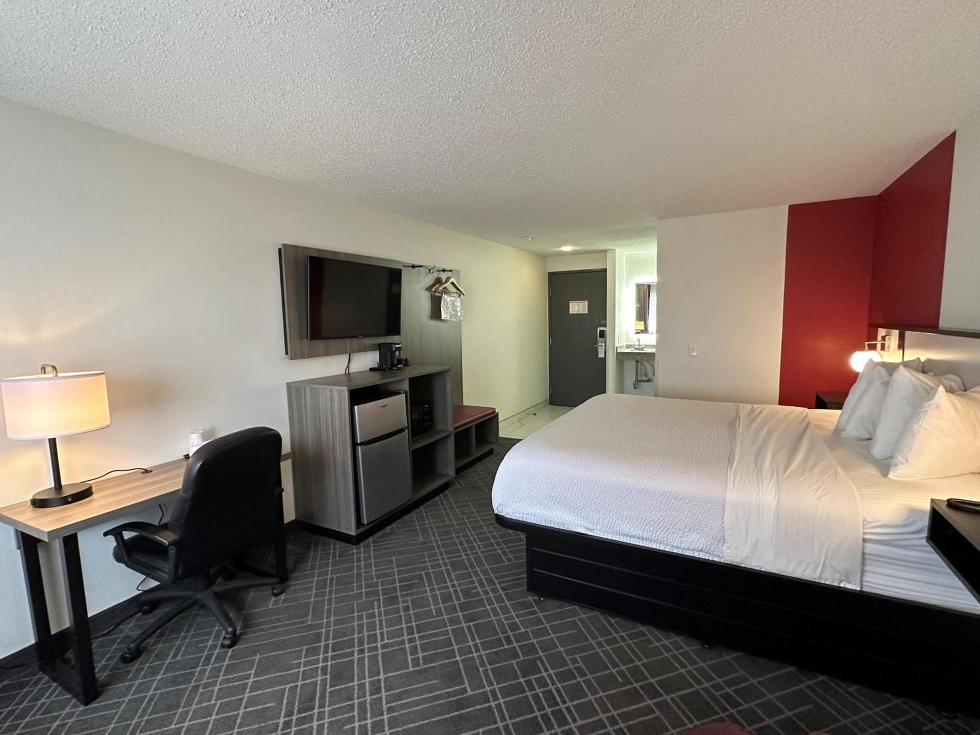 Ramada by Wyndham Waupaca photo 56
