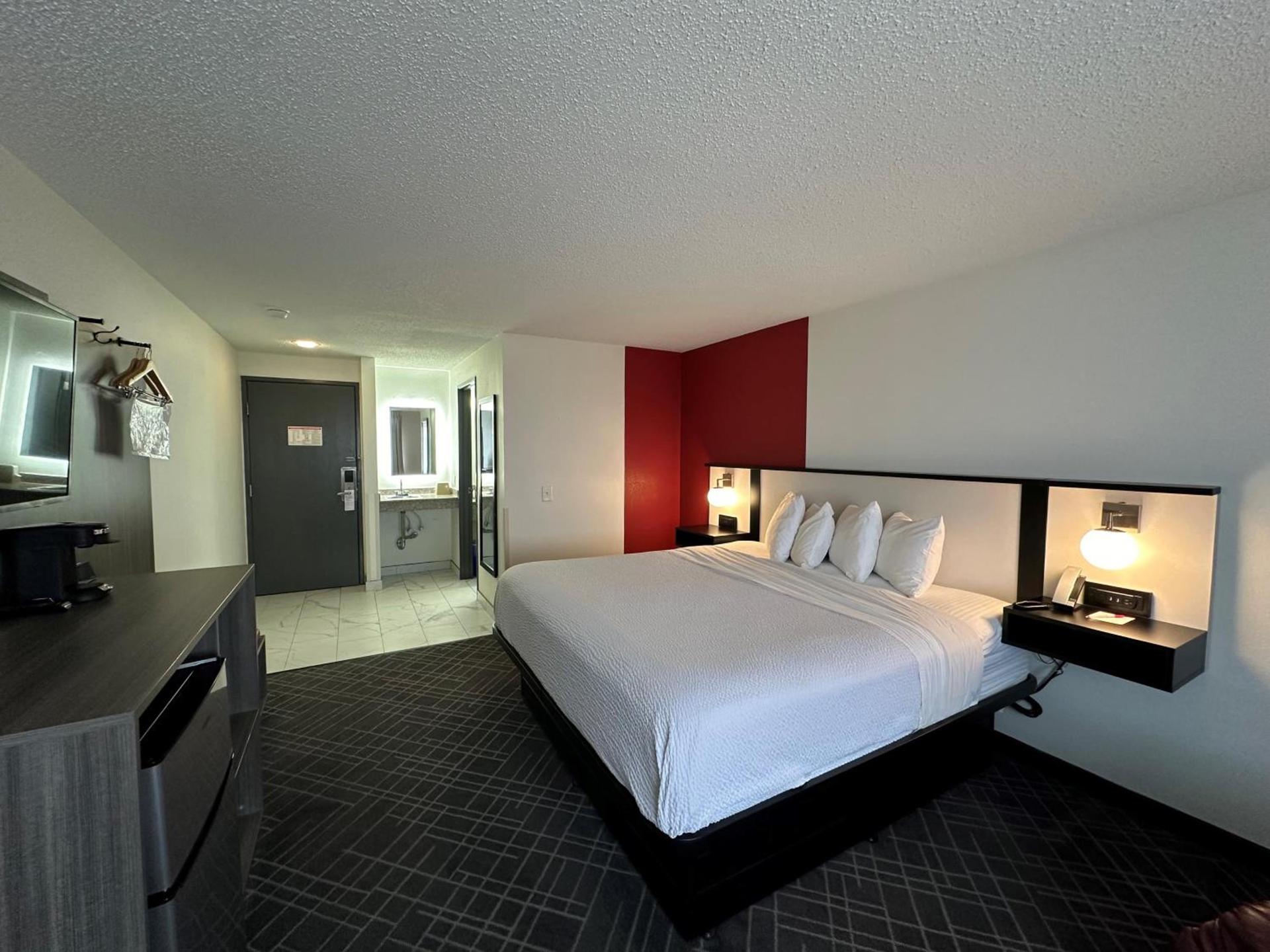 Ramada by Wyndham Waupaca photo 65
