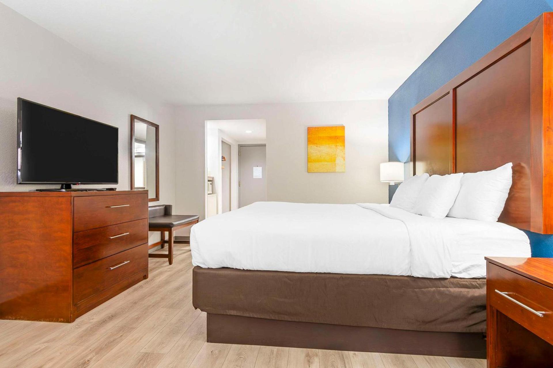Comfort Inn Near Six Flags St Louis photo 14