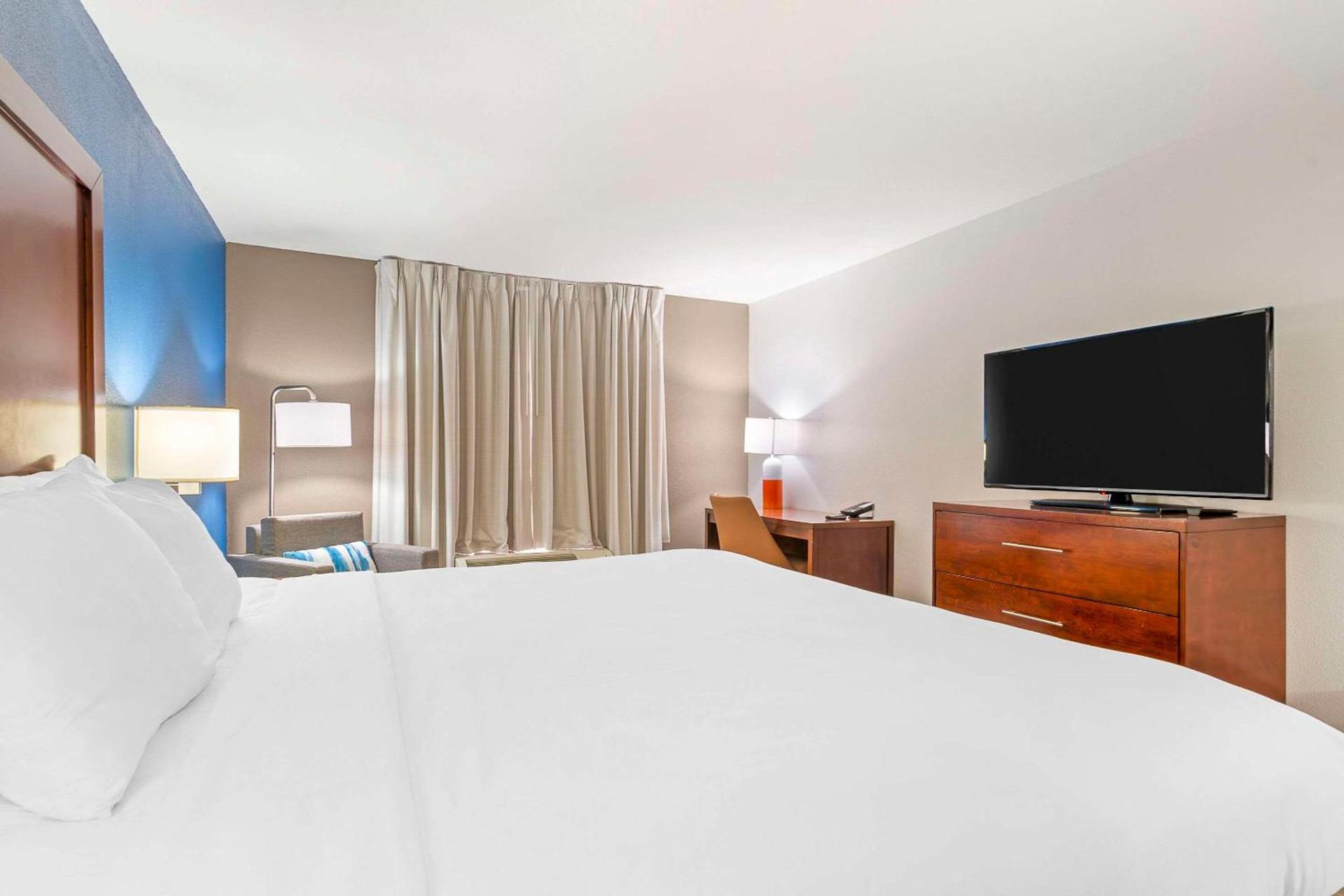 Comfort Inn Near Six Flags St Louis photo 13