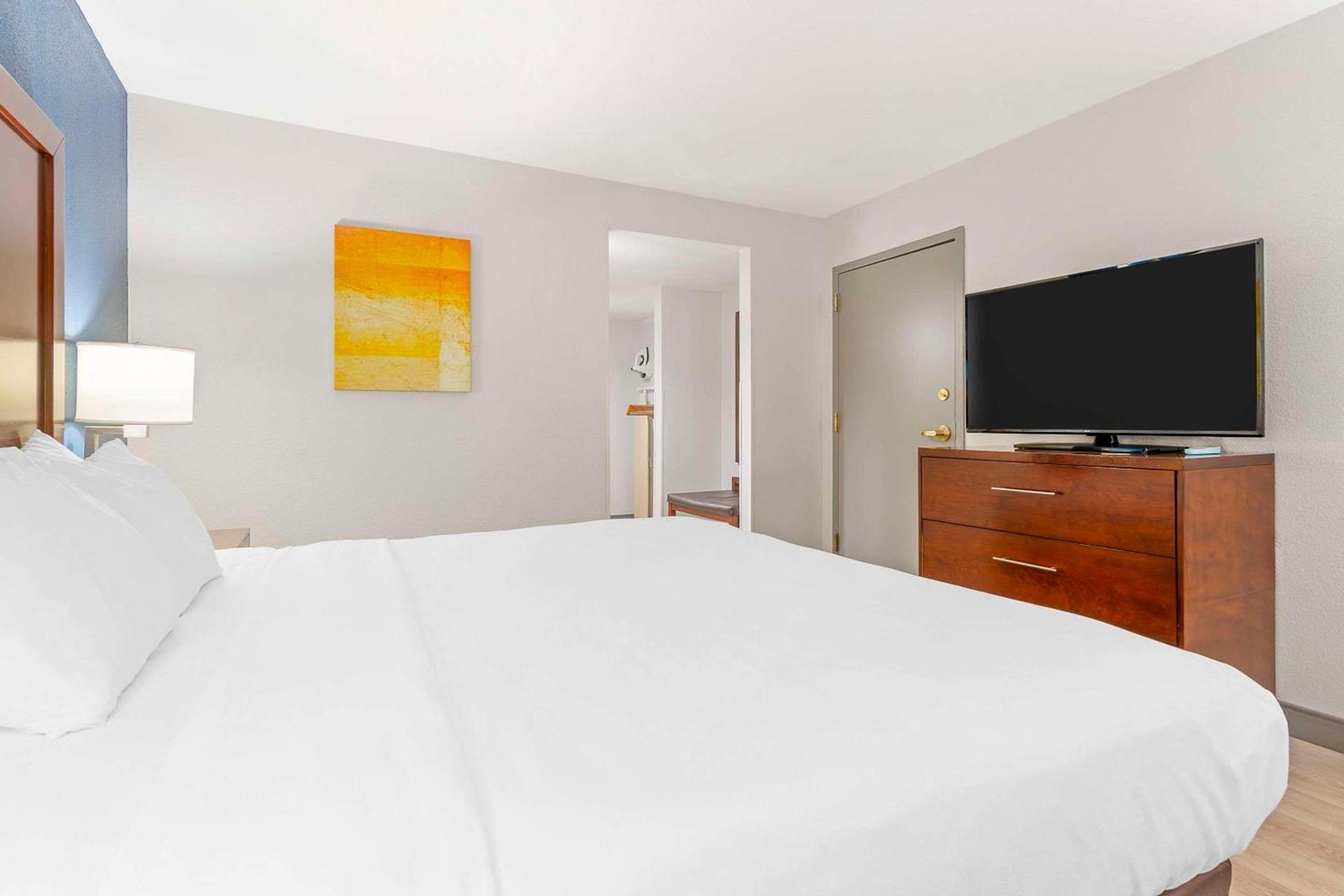 Comfort Inn Near Six Flags St Louis photo 16