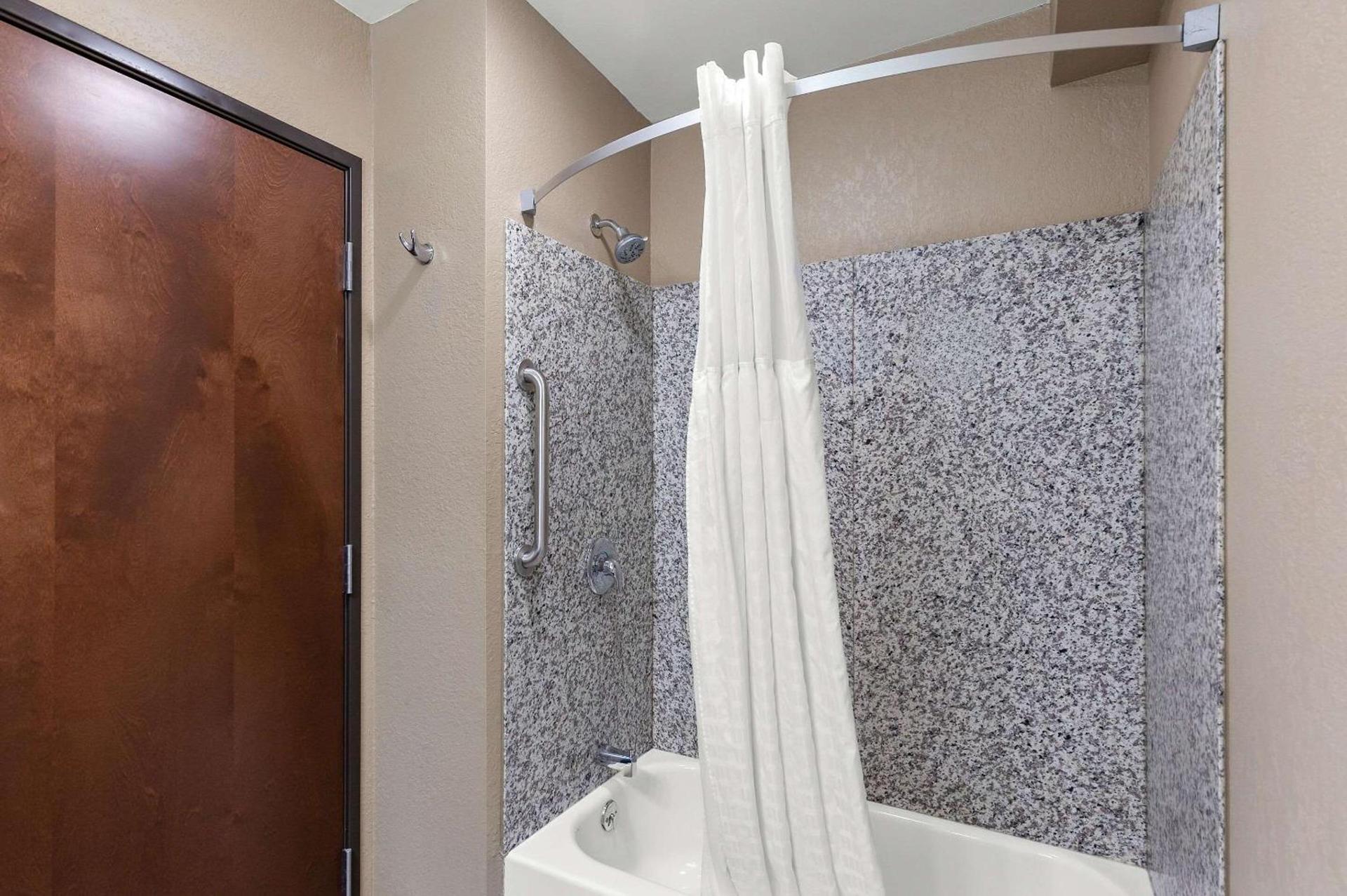 Comfort Inn & Suites Springfield I-55 photo 36