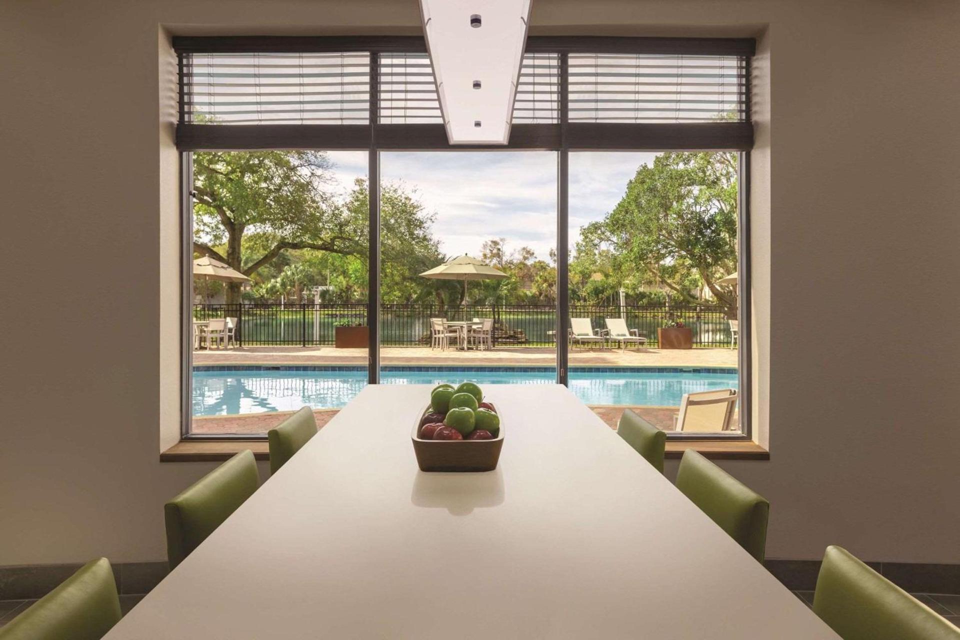 Country Inn & Suites by Radisson, RJ Stadium - Tampa Airport East photo 23