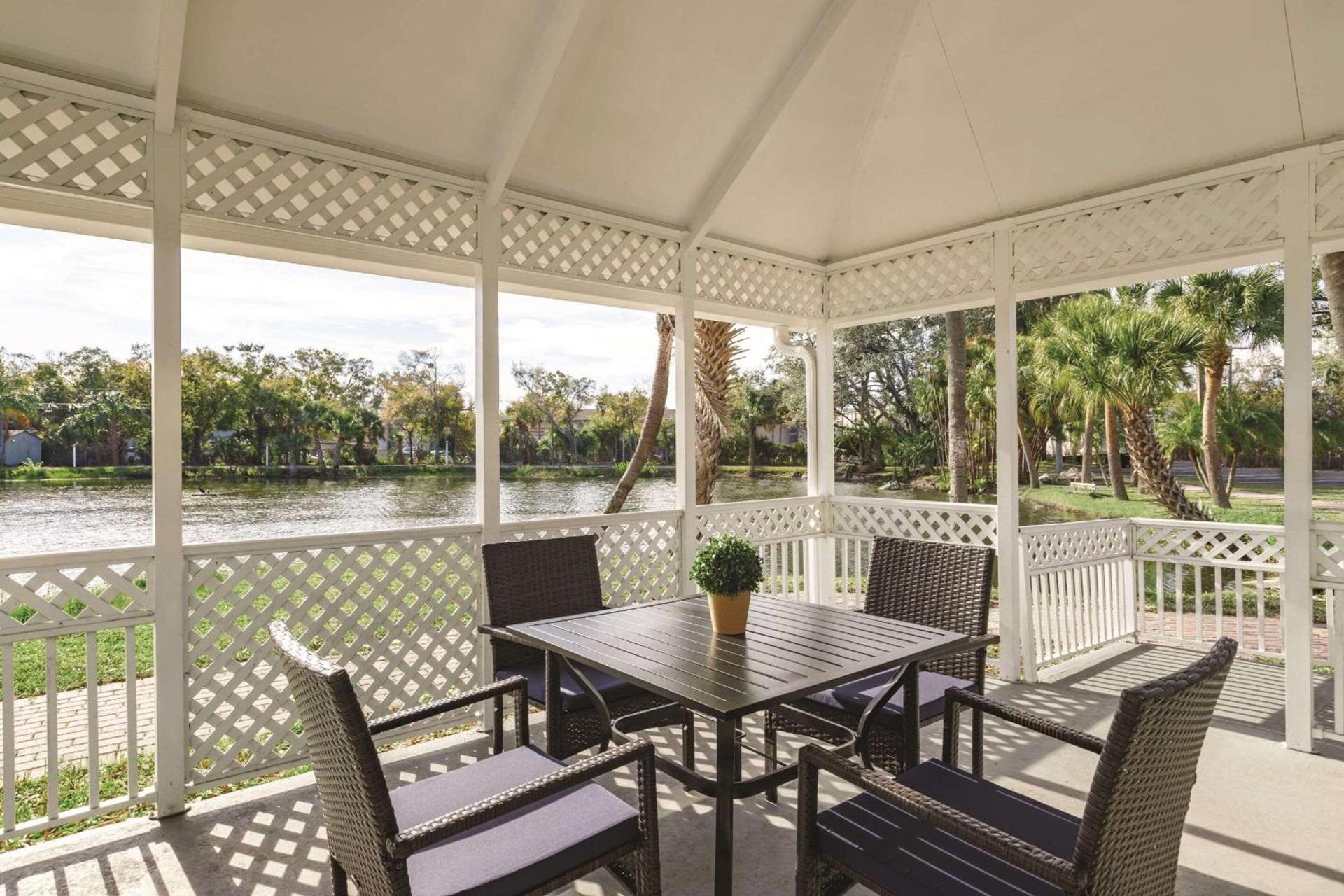 Country Inn & Suites by Radisson, RJ Stadium - Tampa Airport East photo 25