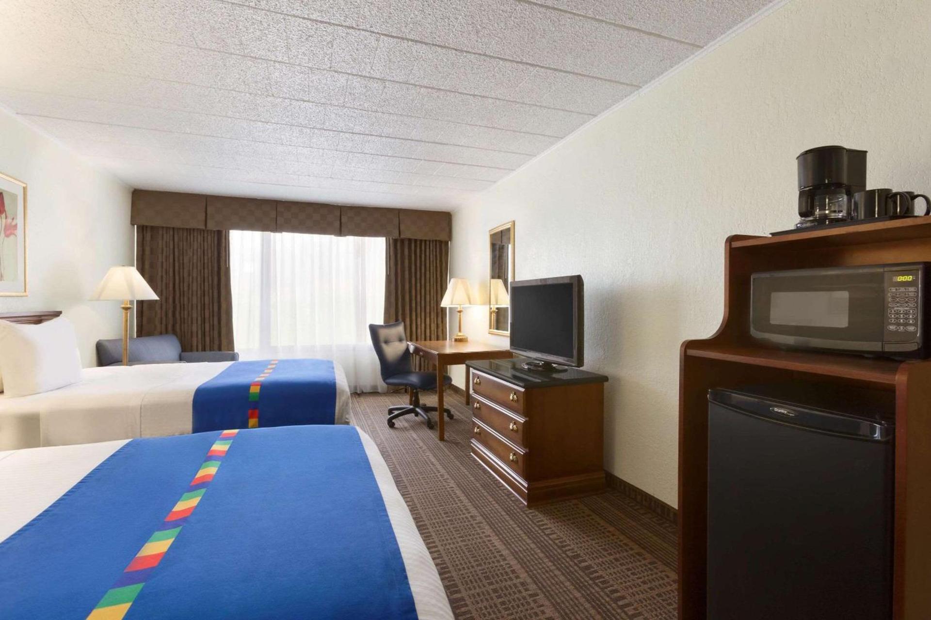 Park Inn By Radisson Sharon photo 12