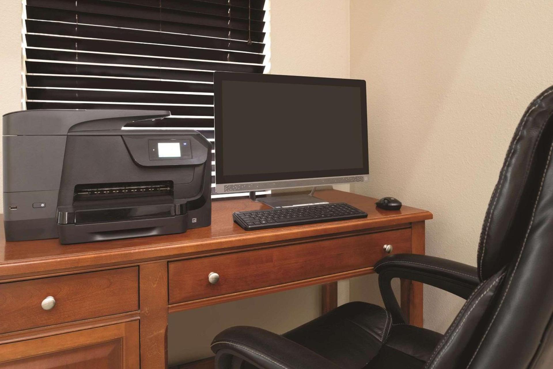 Country Inn & Suites by Radisson, Waterloo, IA photo 21