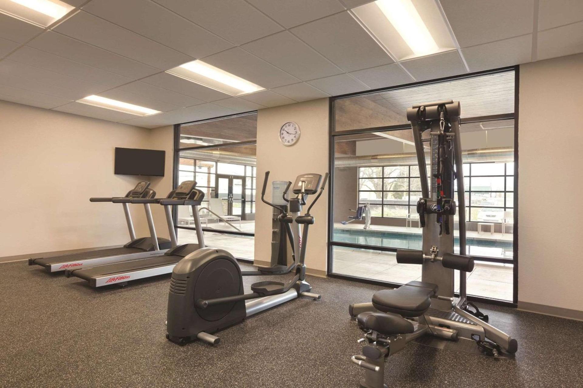 Country Inn & Suites by Radisson, Lawrence, KS photo 12