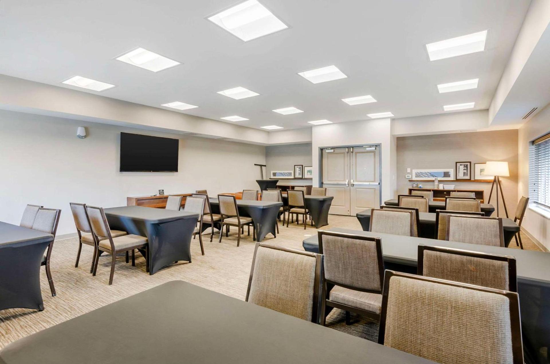 Country Inn & Suites by Radisson, Charlottesville-UVA, VA photo 21