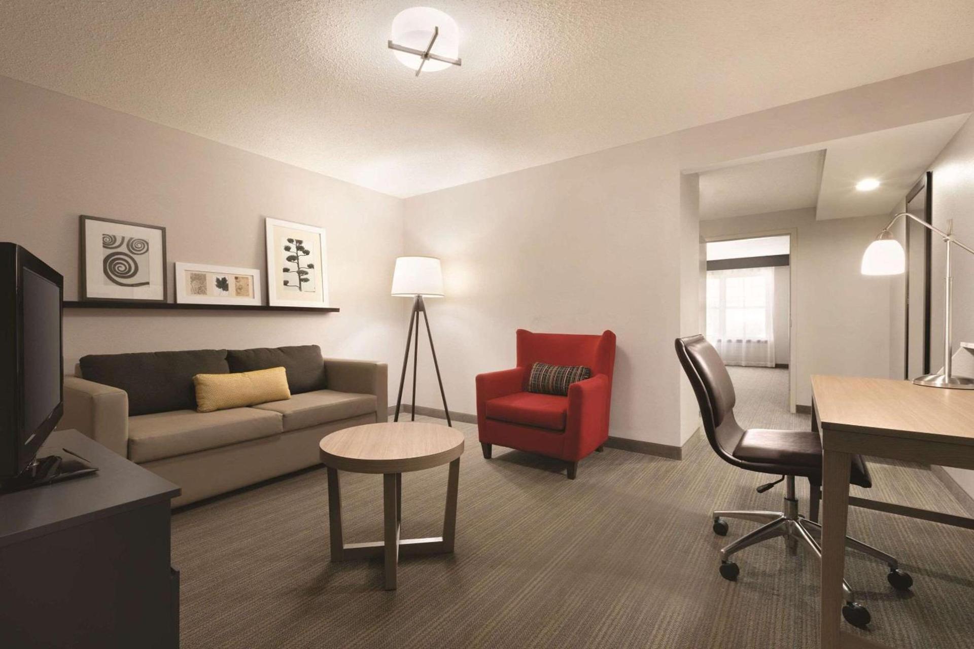 Country Inn & Suites by Radisson, Roanoke, VA photo 10