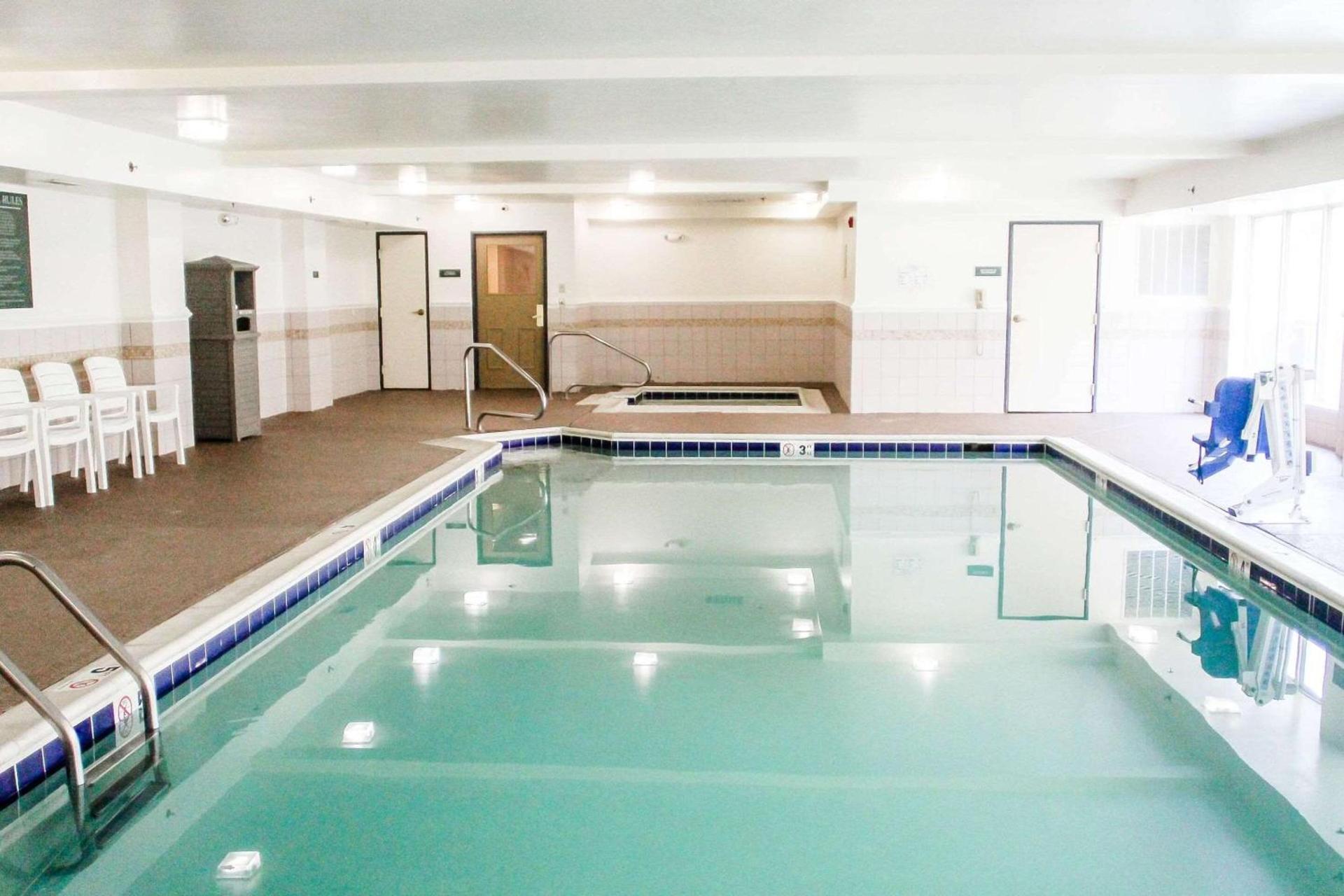 Country Inn & Suites by Radisson, Chester, VA photo 10