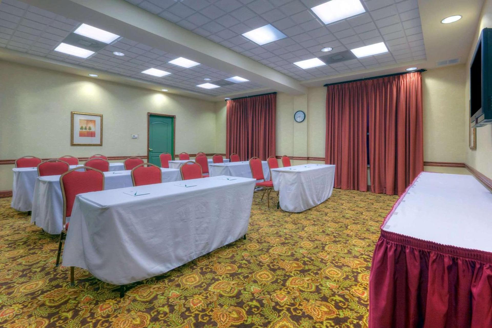 Country Inn & Suites by Radisson, Fredericksburg, VA photo 14