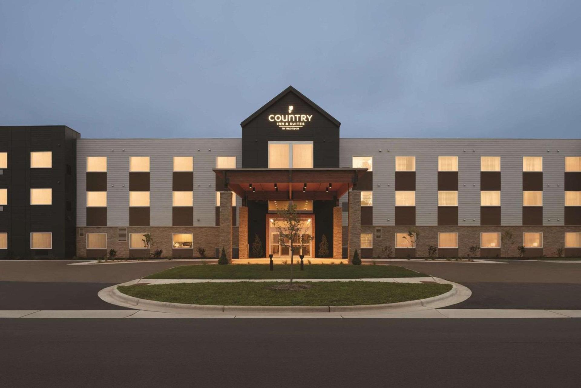 Country Inn & Suites by Radisson, Ft Atkinson, WI photo 4