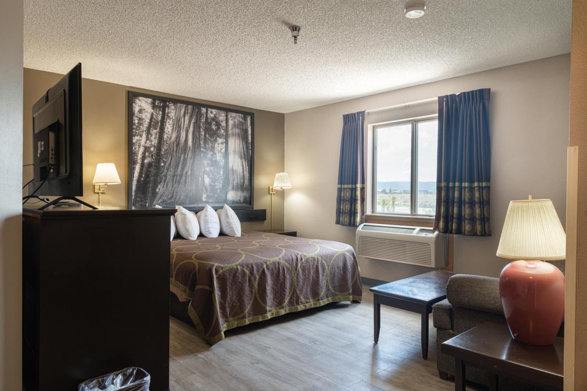 Super 8 by Wyndham Grants photo 12