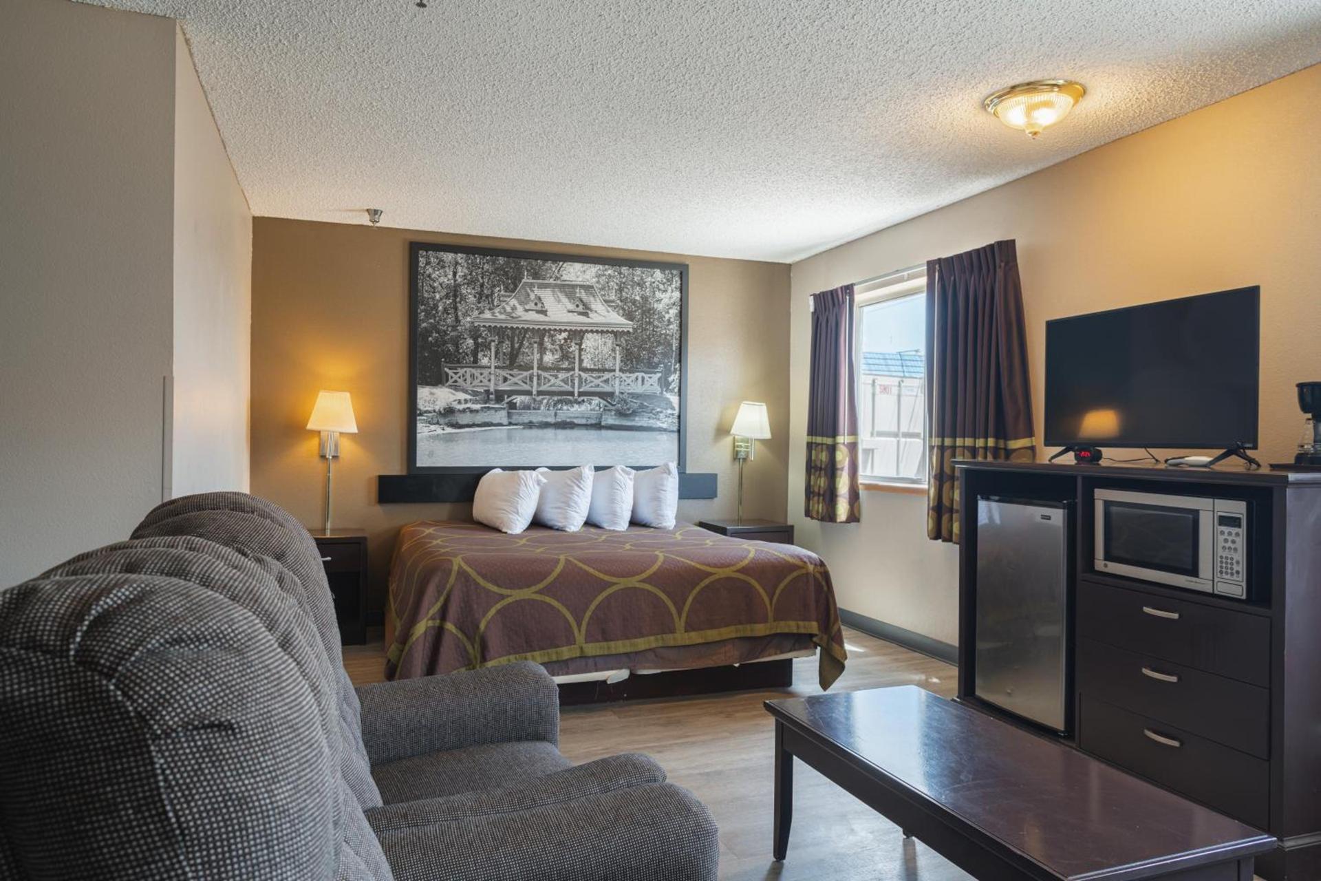 Super 8 by Wyndham Grants photo 19
