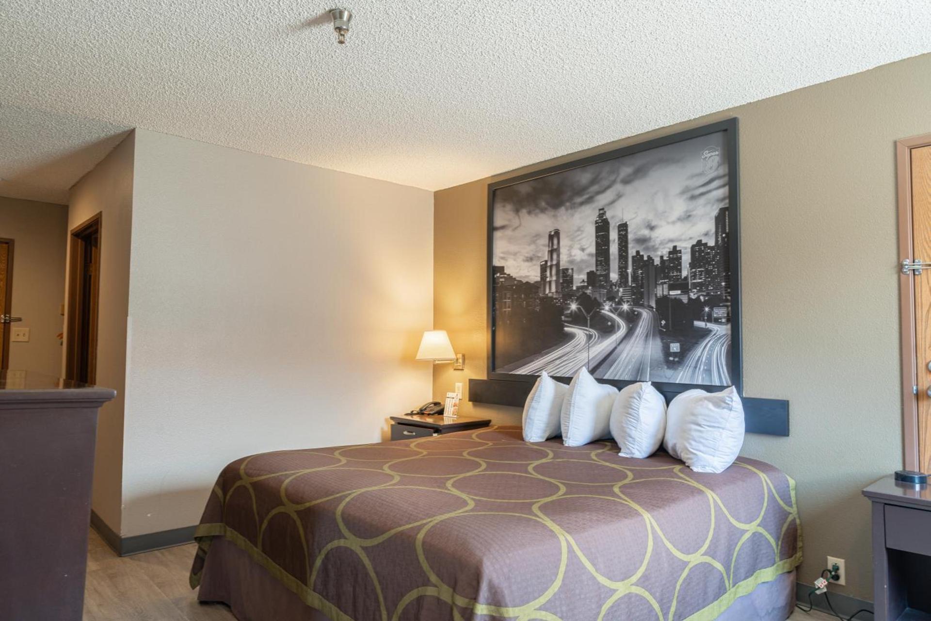 Super 8 by Wyndham Grants photo 24