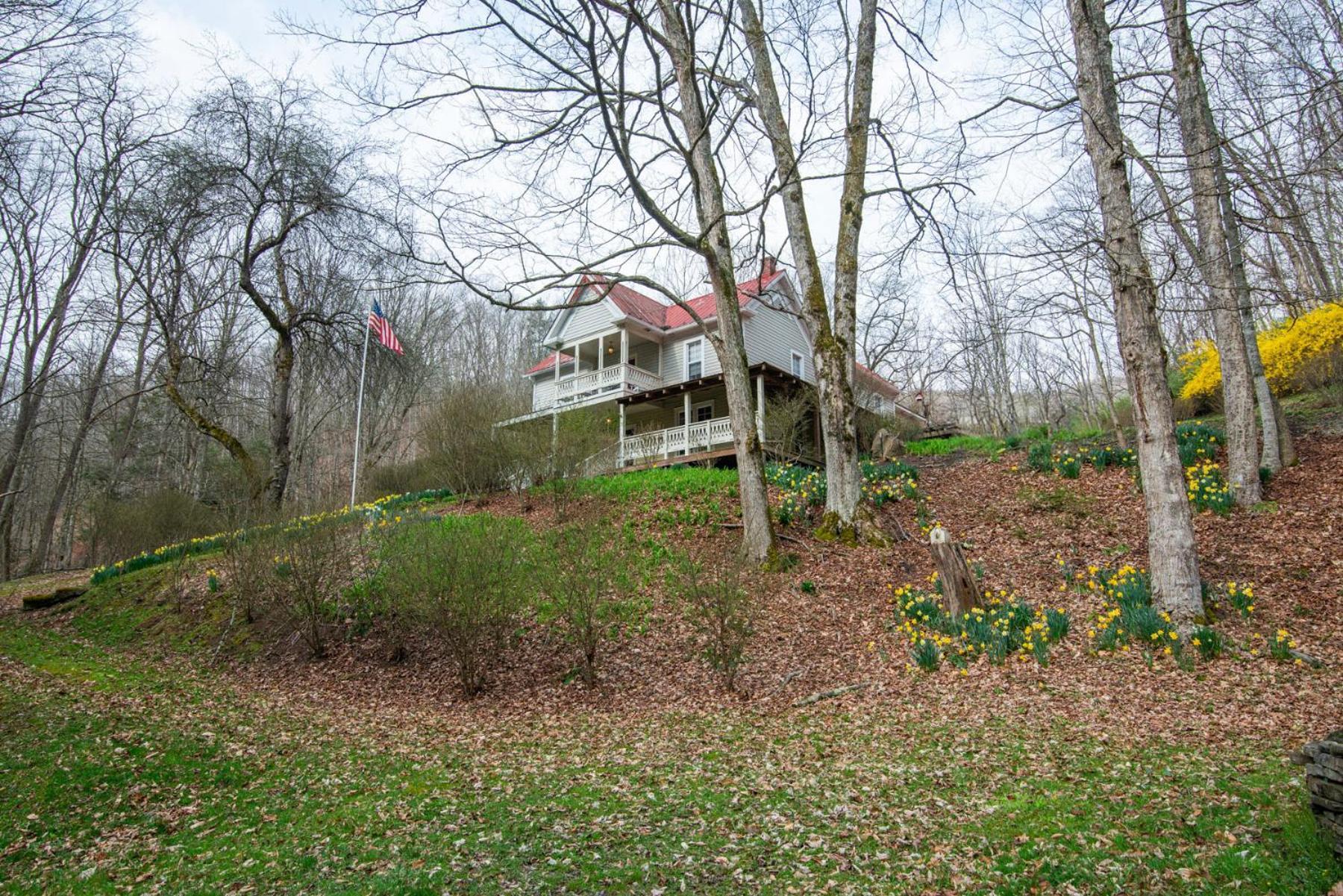 Moore House Inn & Cabins photo 24