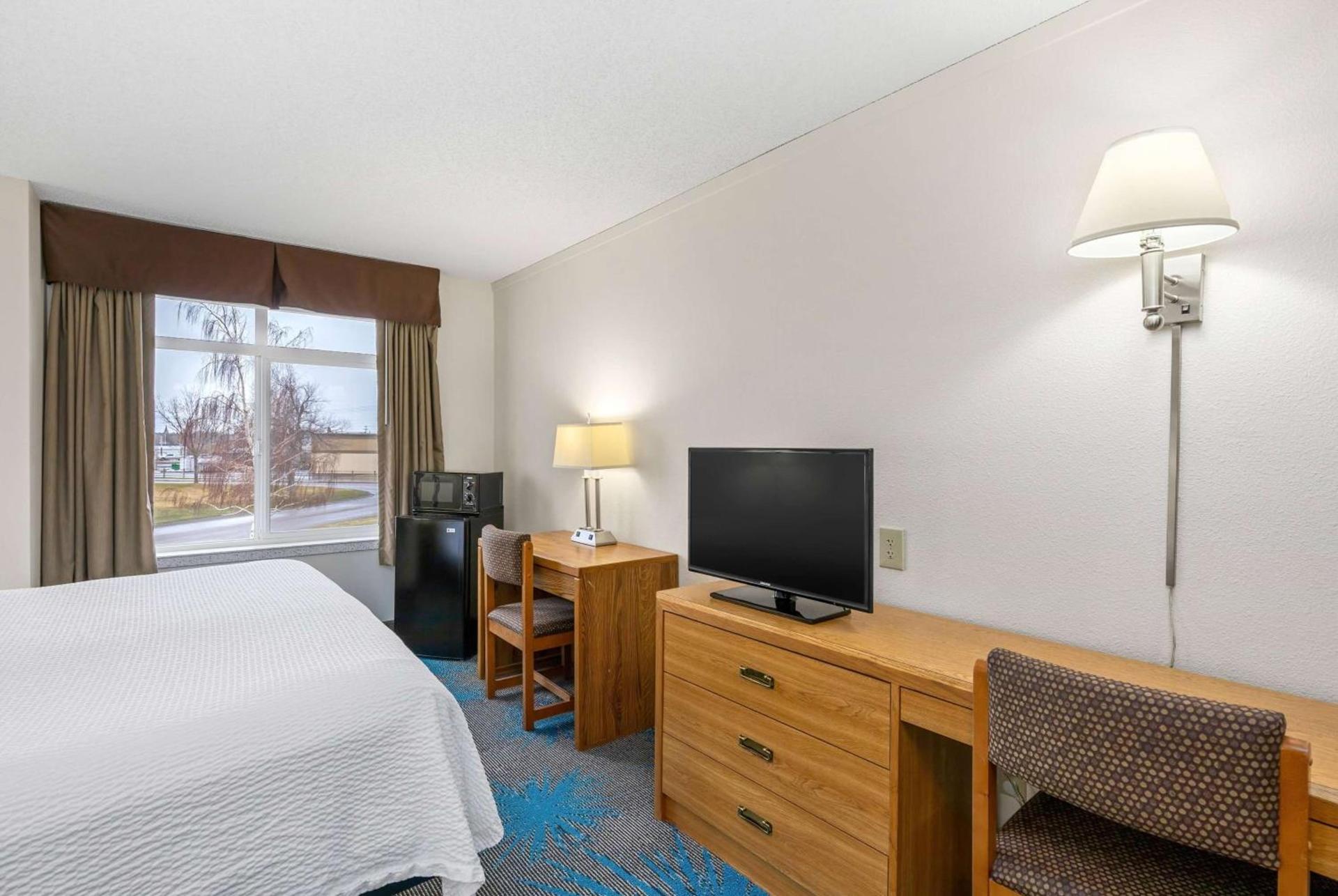 Days Inn by Wyndham Great Falls photo 8