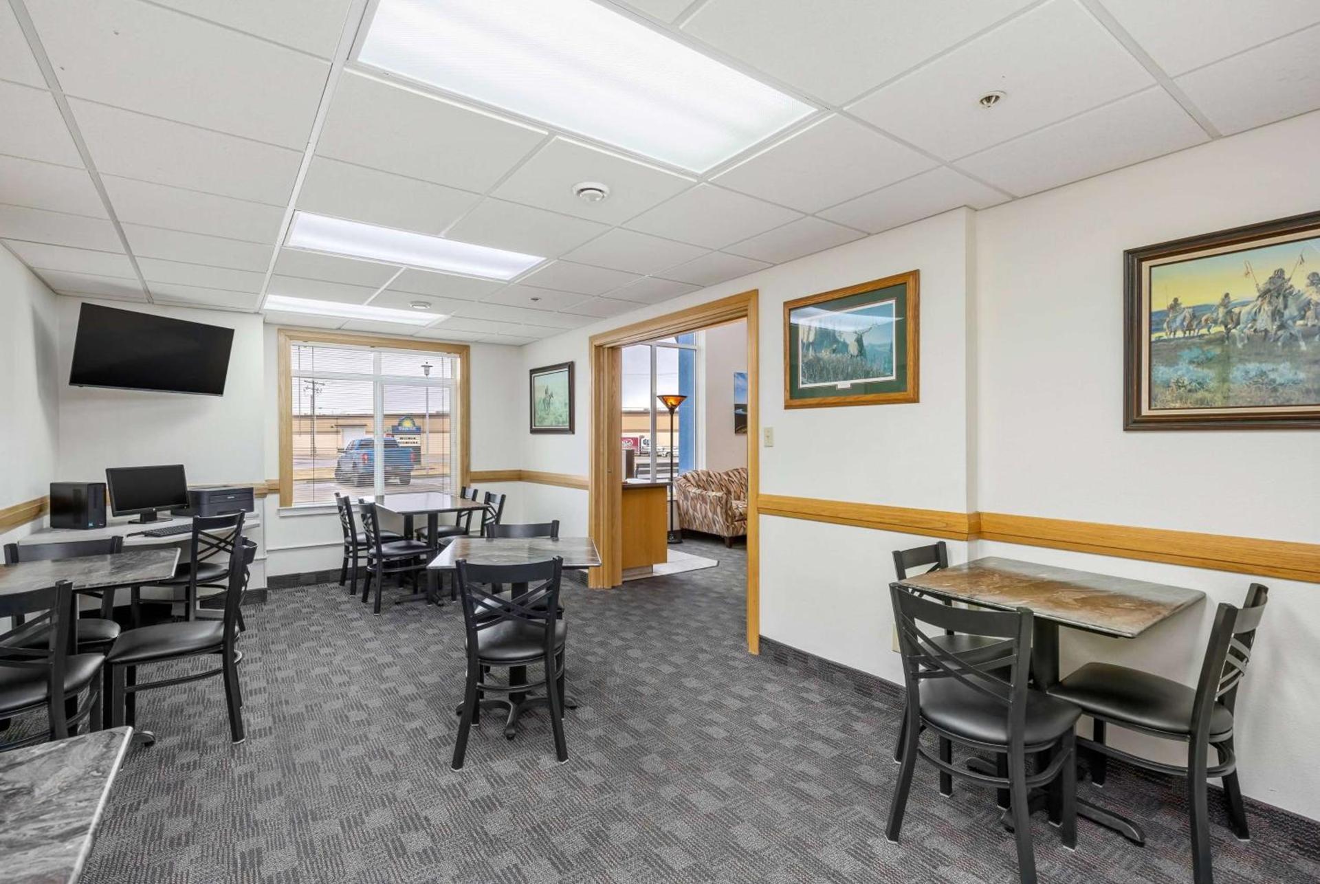 Days Inn by Wyndham Great Falls photo 15