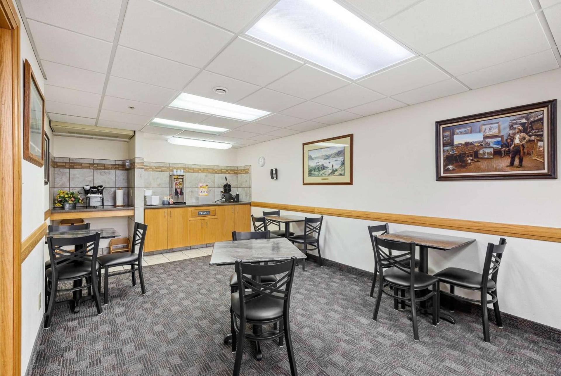 Days Inn by Wyndham Great Falls photo 16
