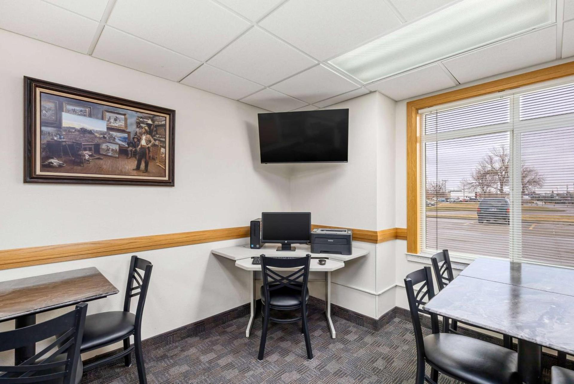 Days Inn by Wyndham Great Falls photo 17