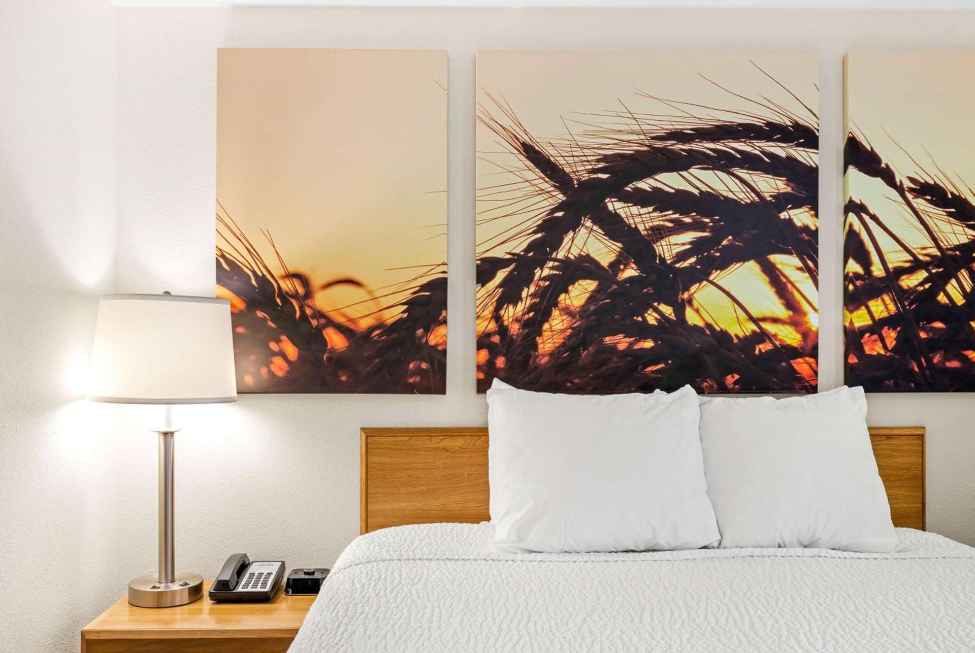Days Inn by Wyndham Great Falls photo 20