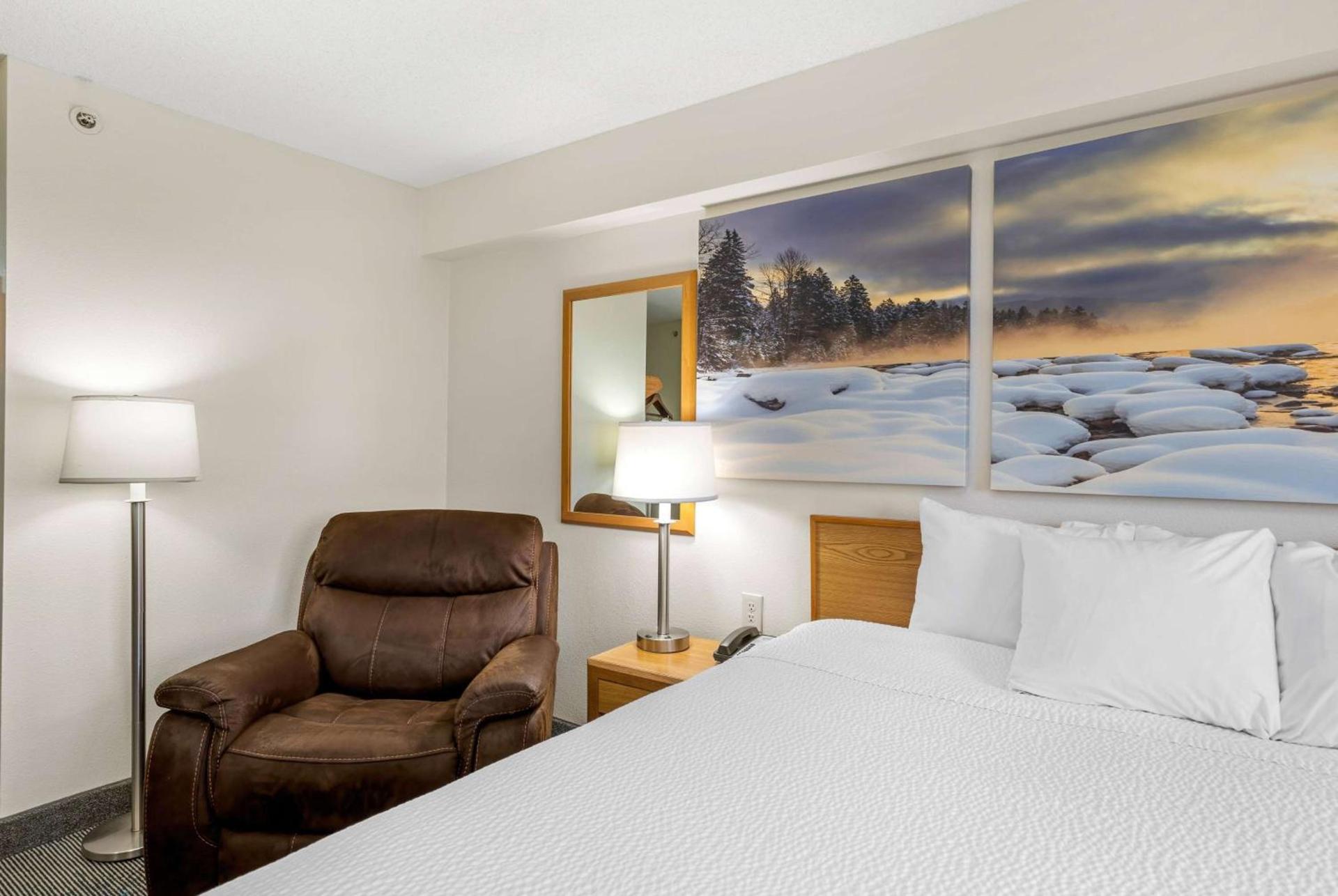 Days Inn by Wyndham Great Falls photo 24