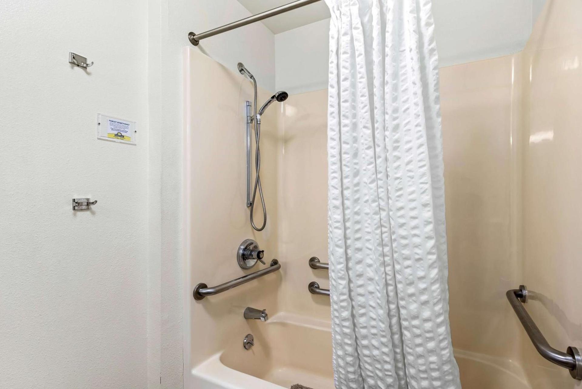 Days Inn by Wyndham Great Falls photo 25