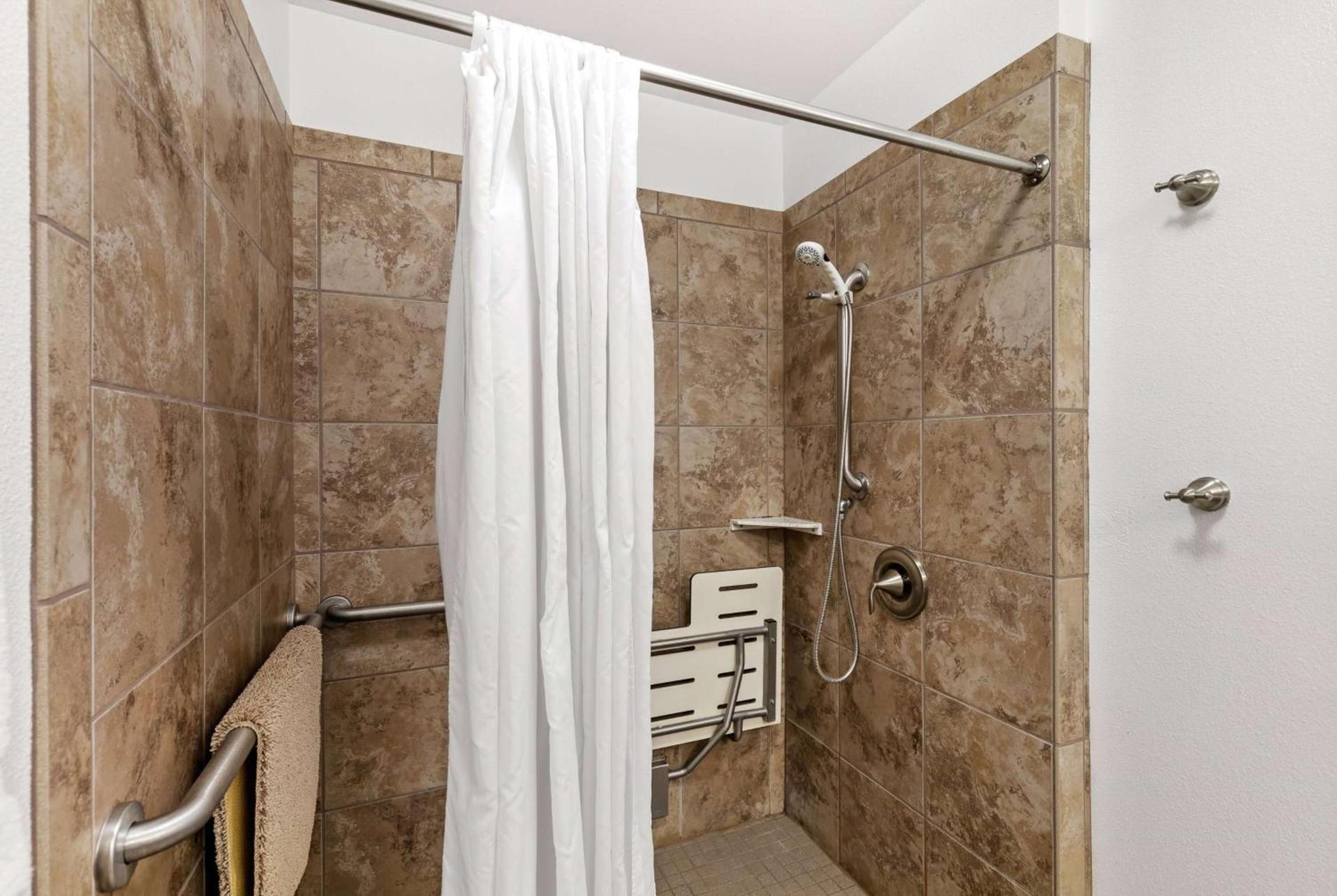 Days Inn by Wyndham Great Falls photo 26