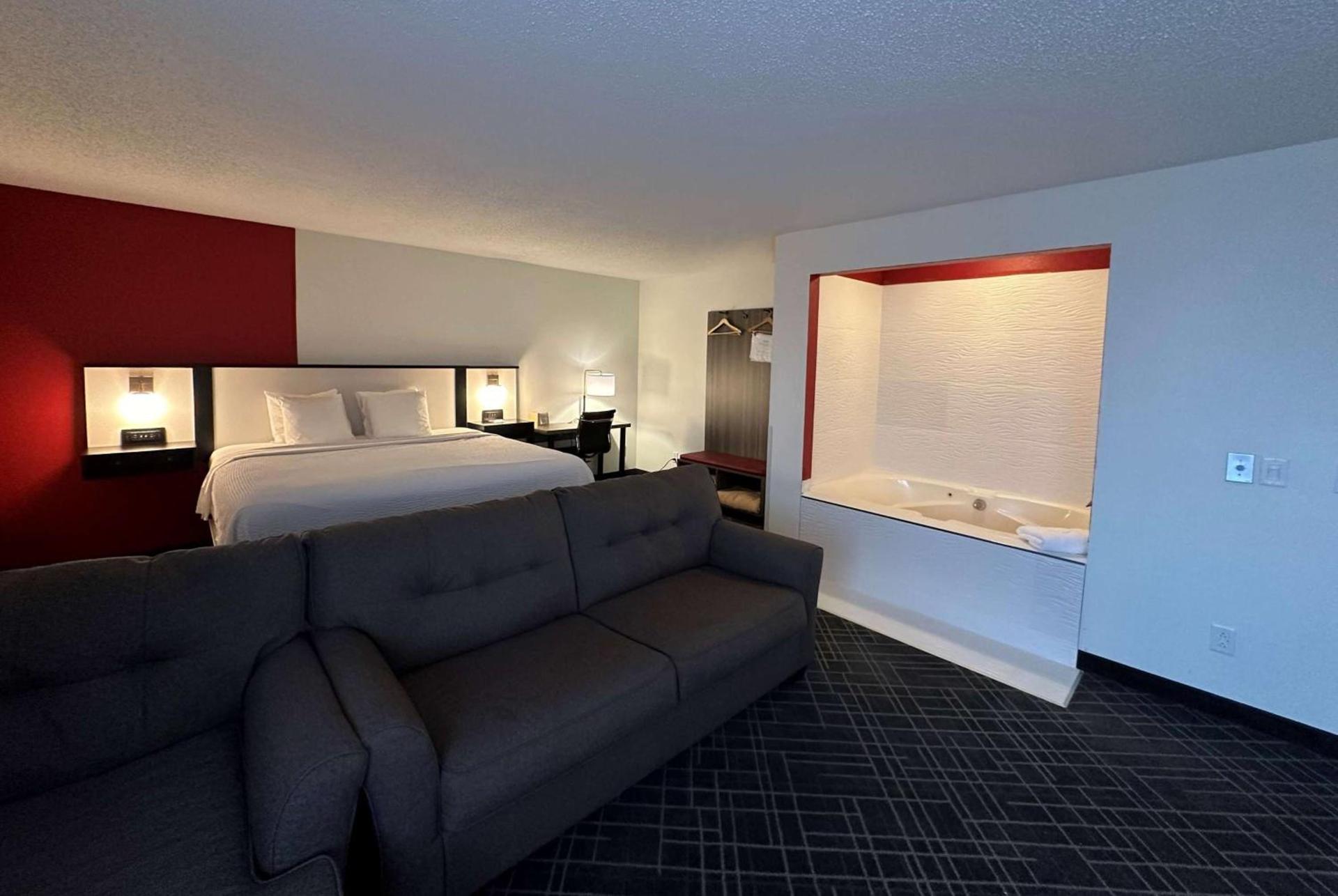 Ramada by Wyndham Waupaca photo 4