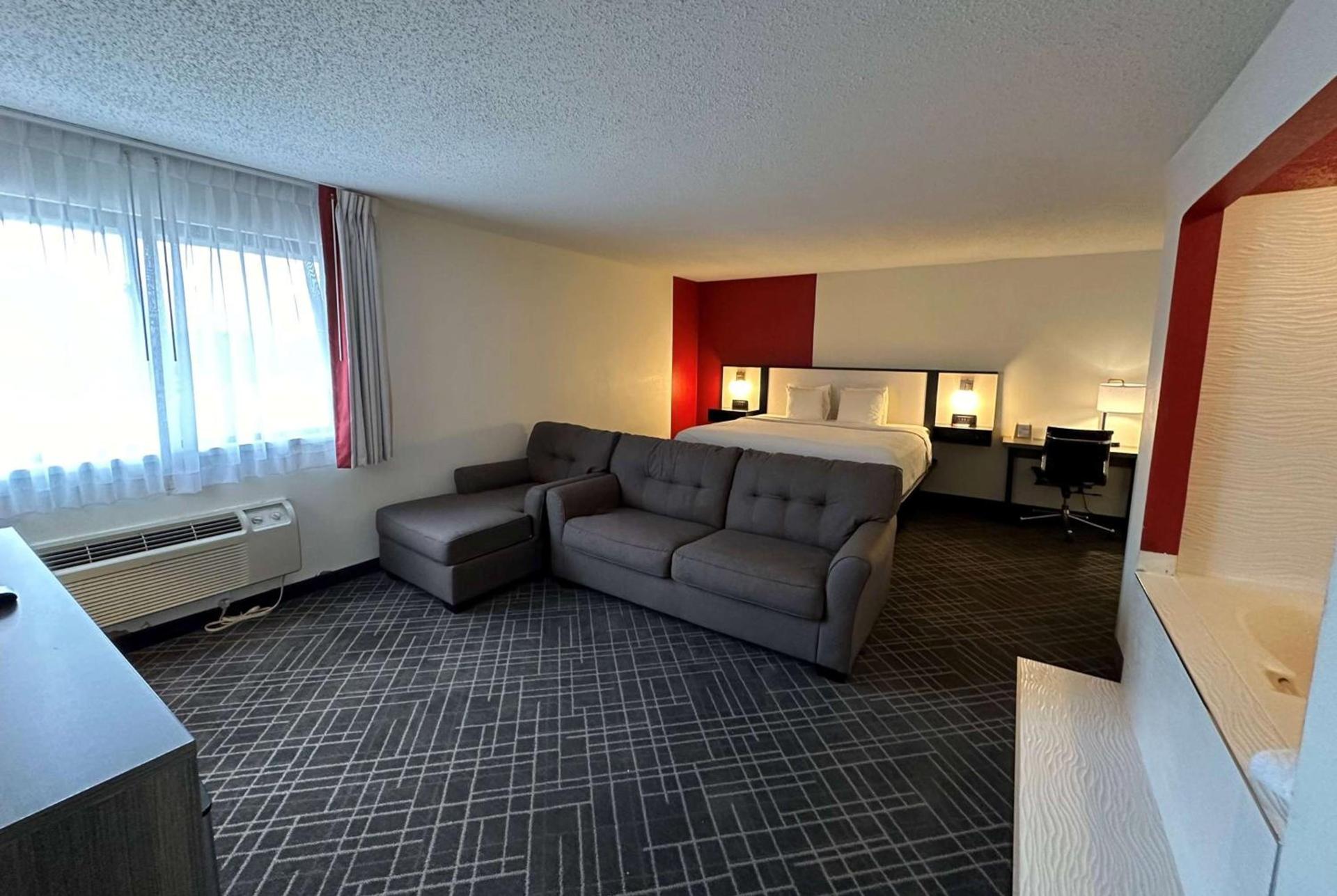 Ramada by Wyndham Waupaca photo 5