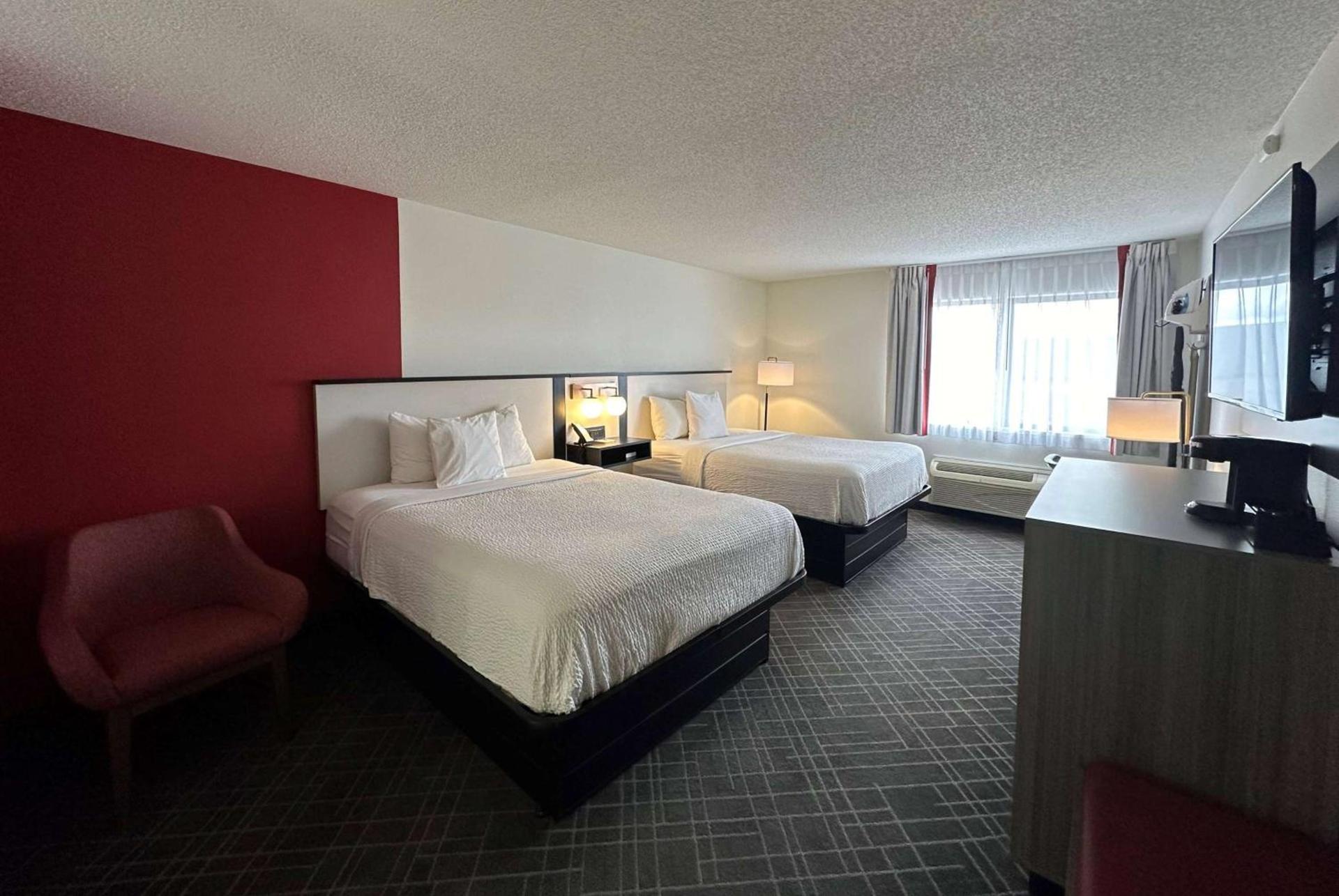 Ramada by Wyndham Waupaca photo 7