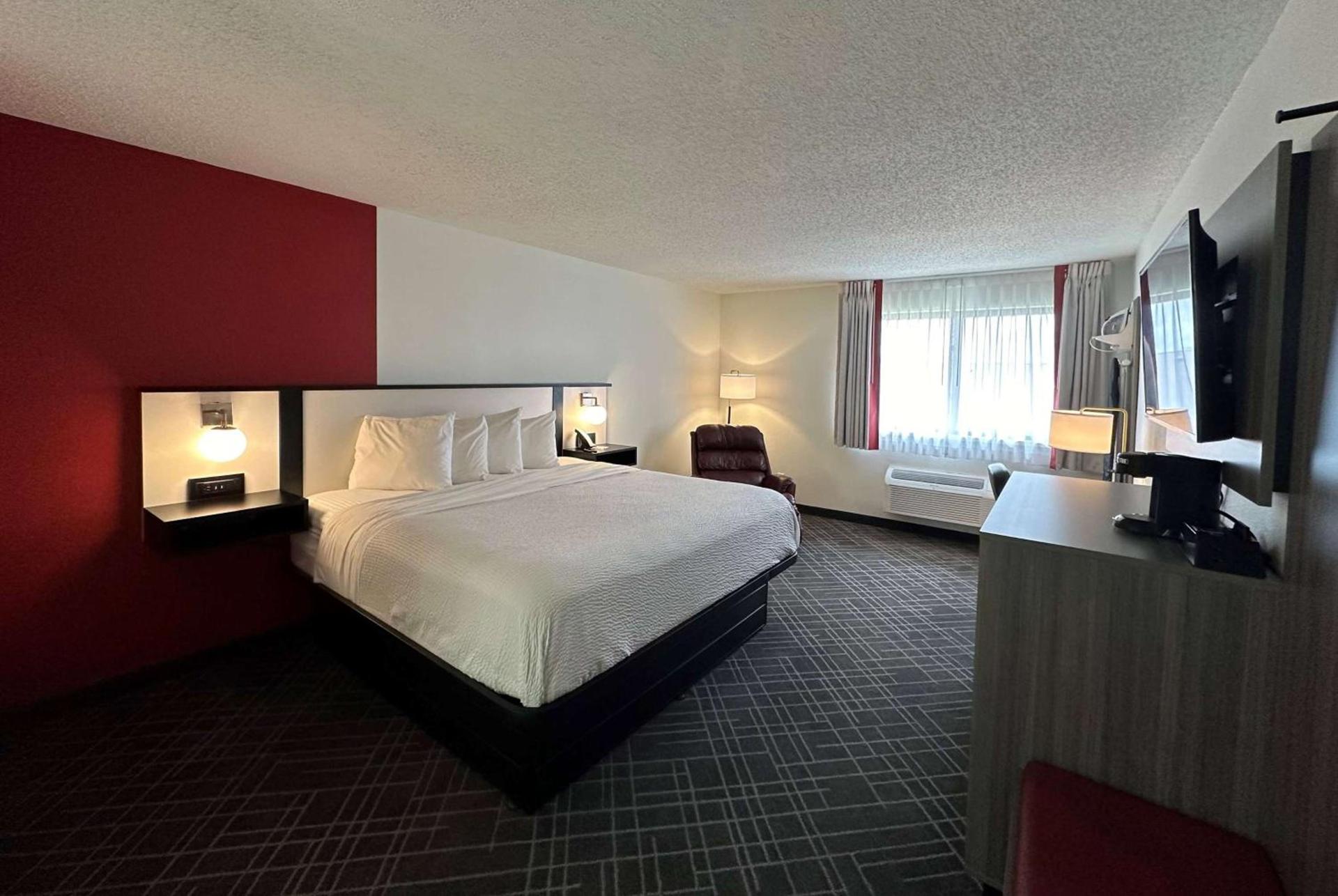 Ramada by Wyndham Waupaca photo 8