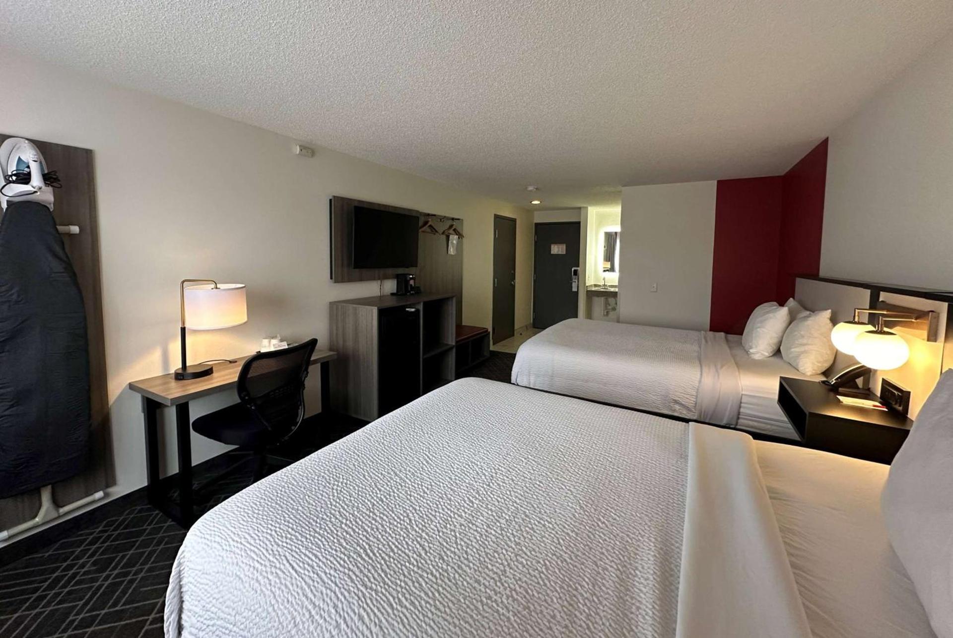 Ramada by Wyndham Waupaca photo 10