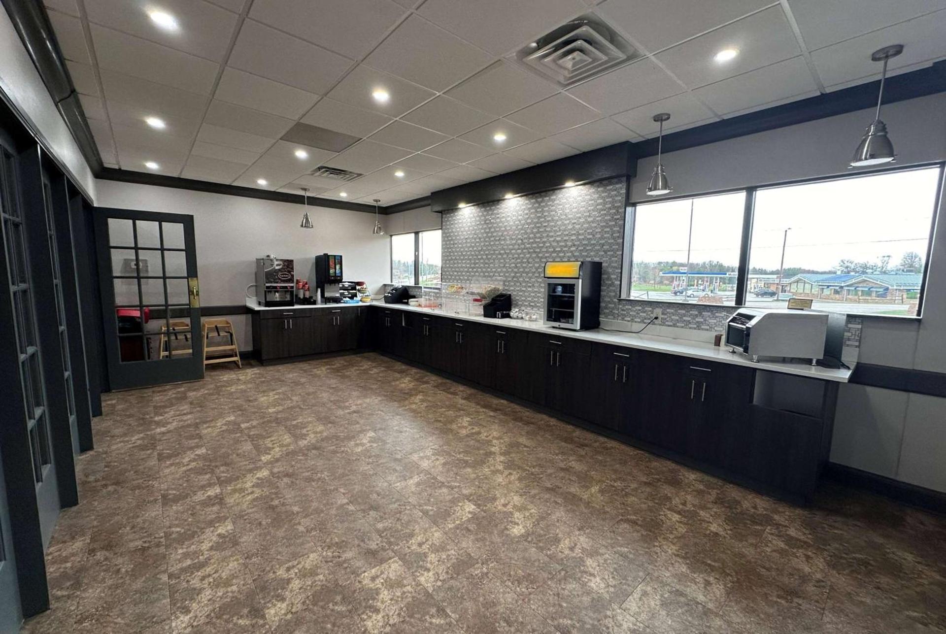 Ramada by Wyndham Waupaca photo 11