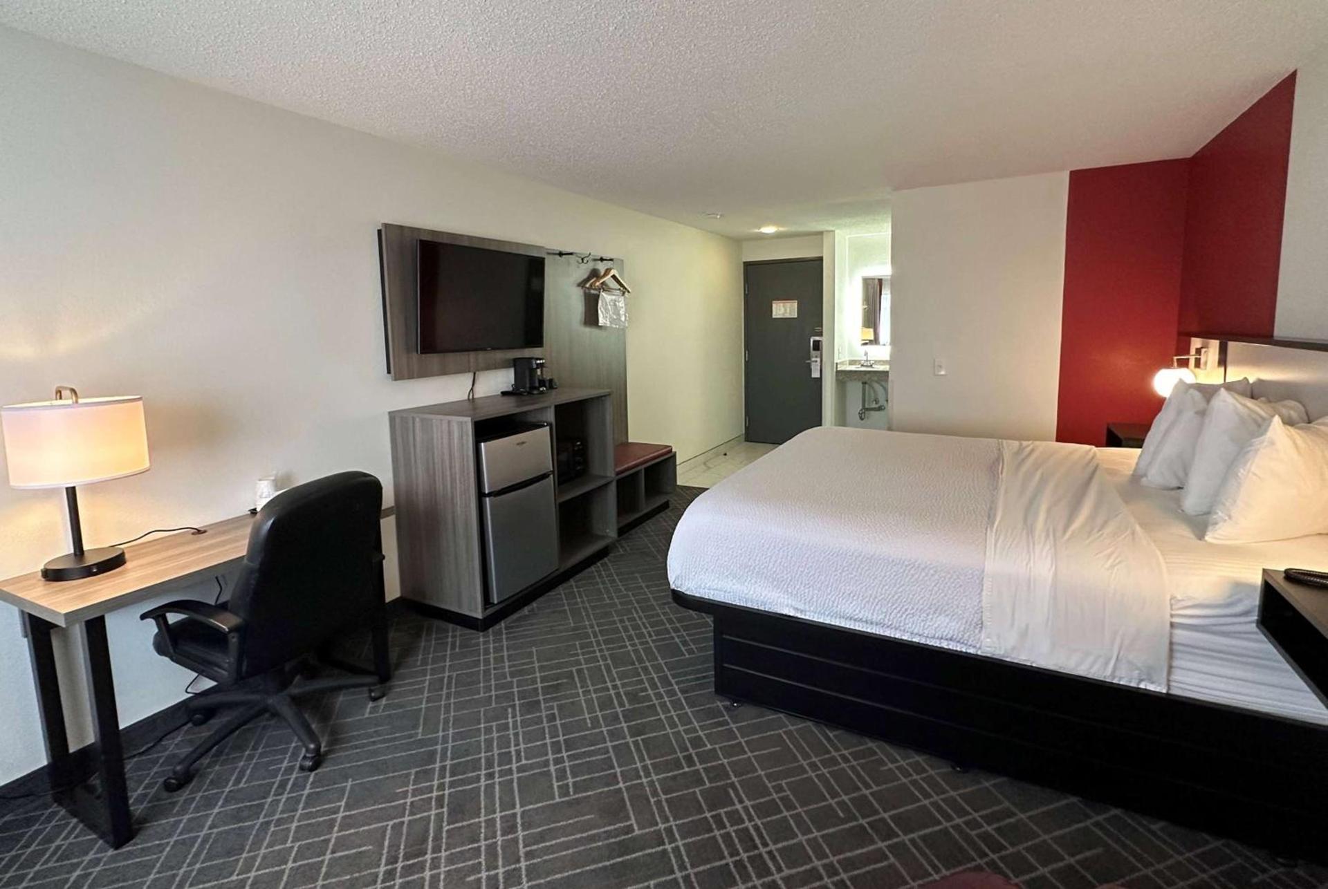 Ramada by Wyndham Waupaca photo 18