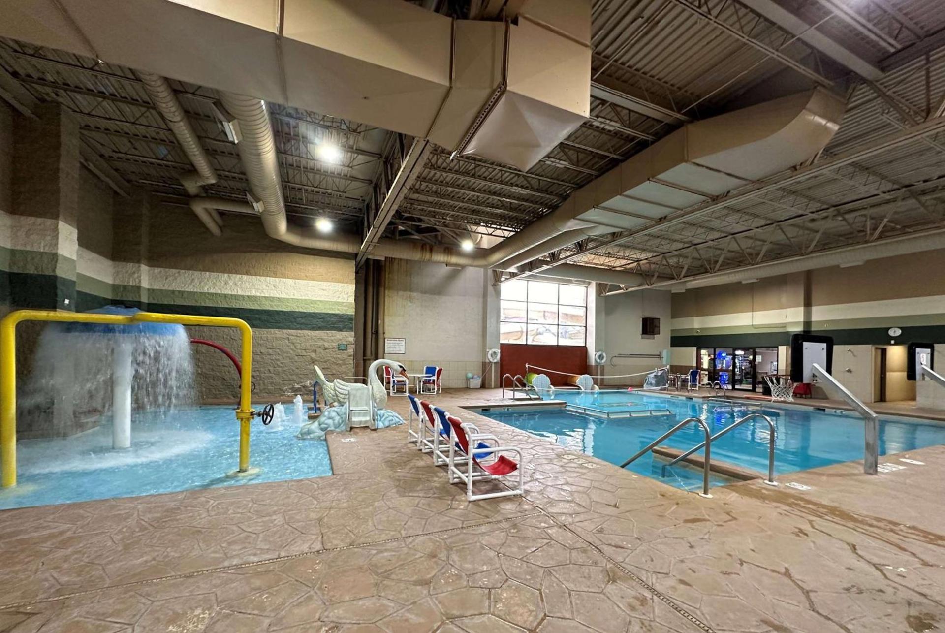 Ramada by Wyndham Waupaca photo 20