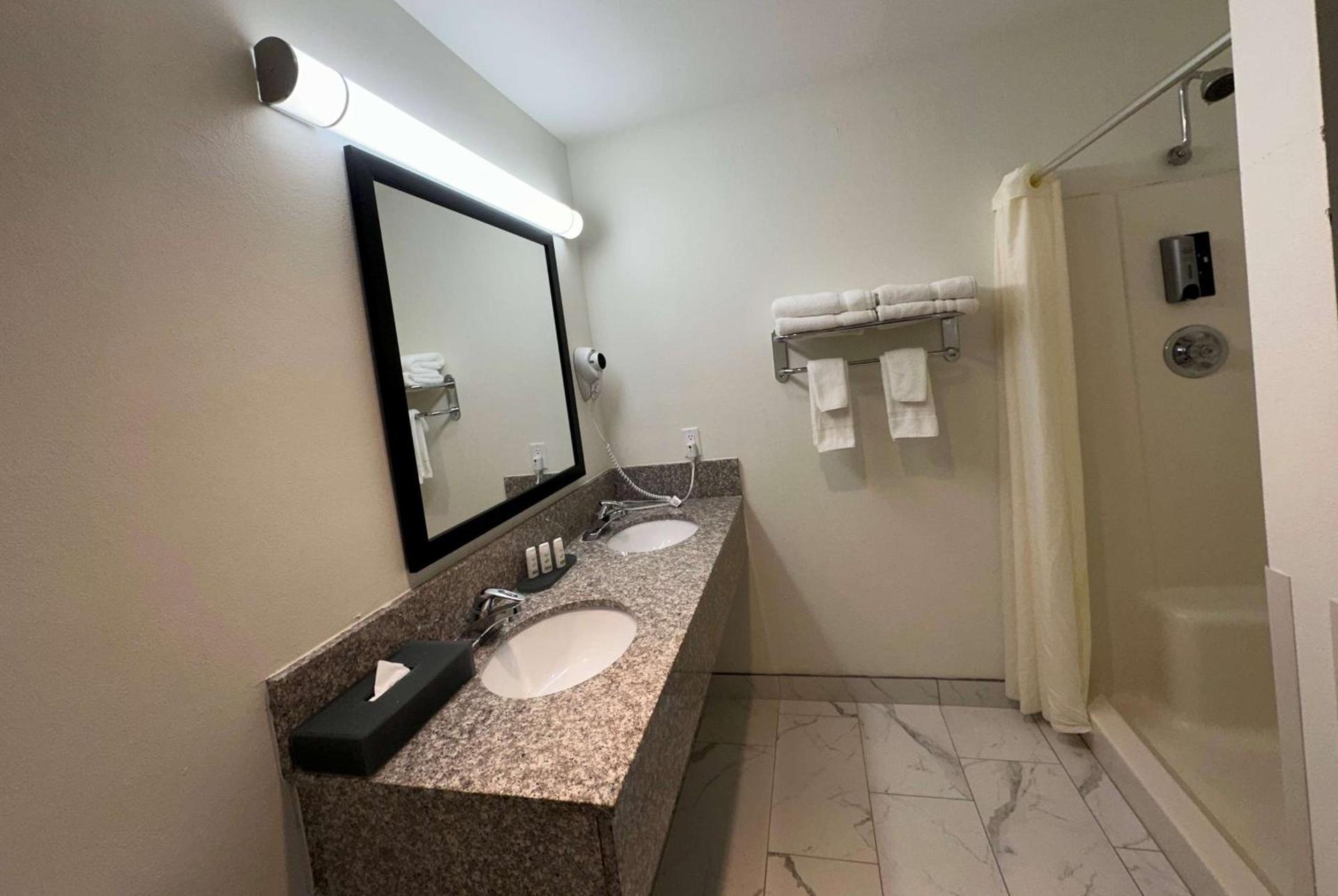 Ramada by Wyndham Waupaca photo 25