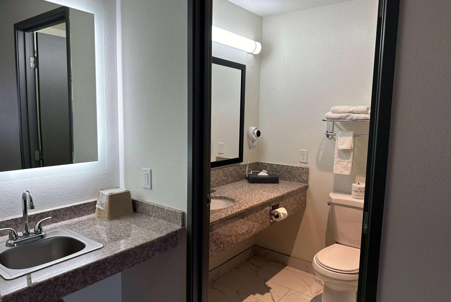 Ramada by Wyndham Waupaca photo 27