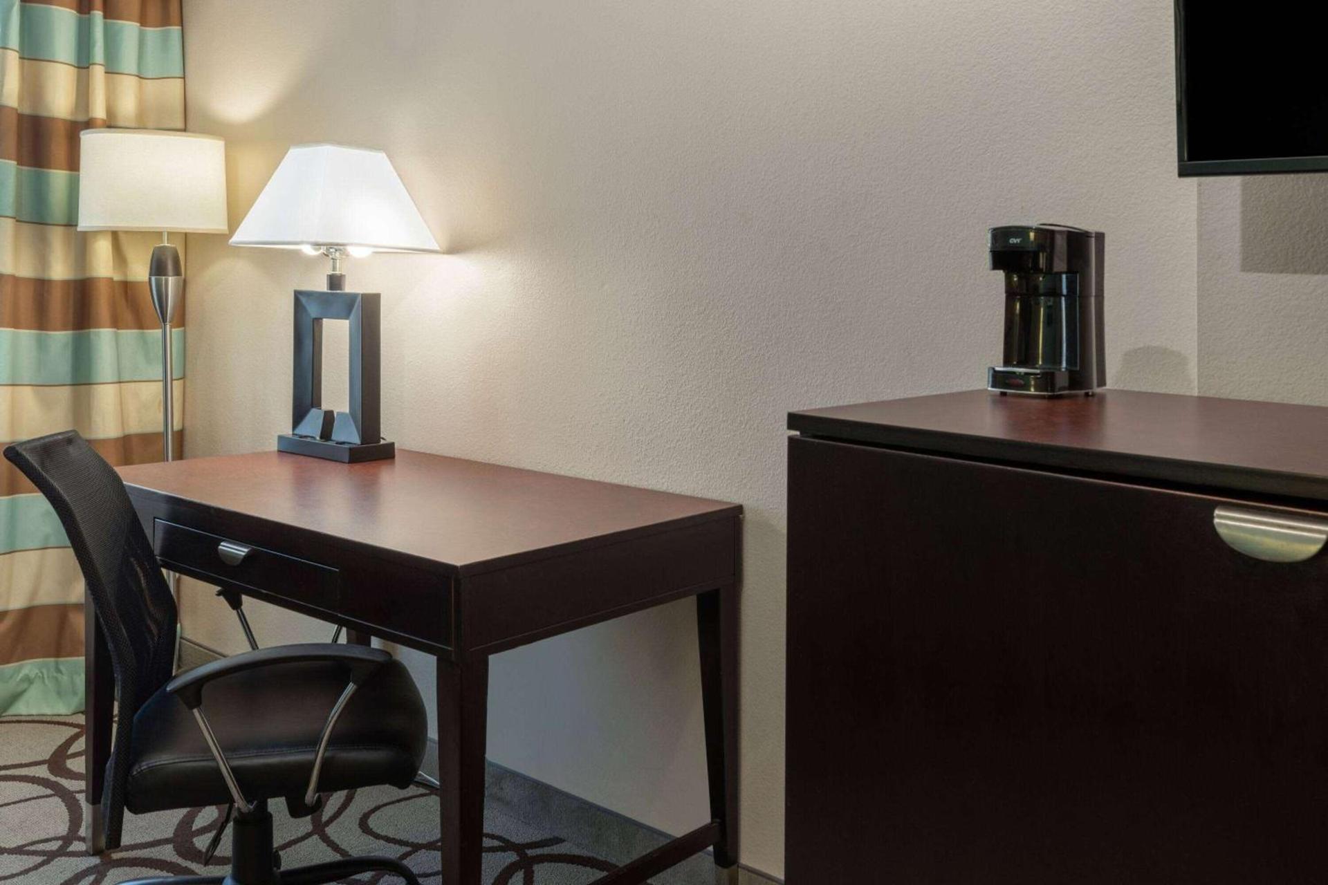 La Quinta by Wyndham Fort Worth - Lake Worth photo 40
