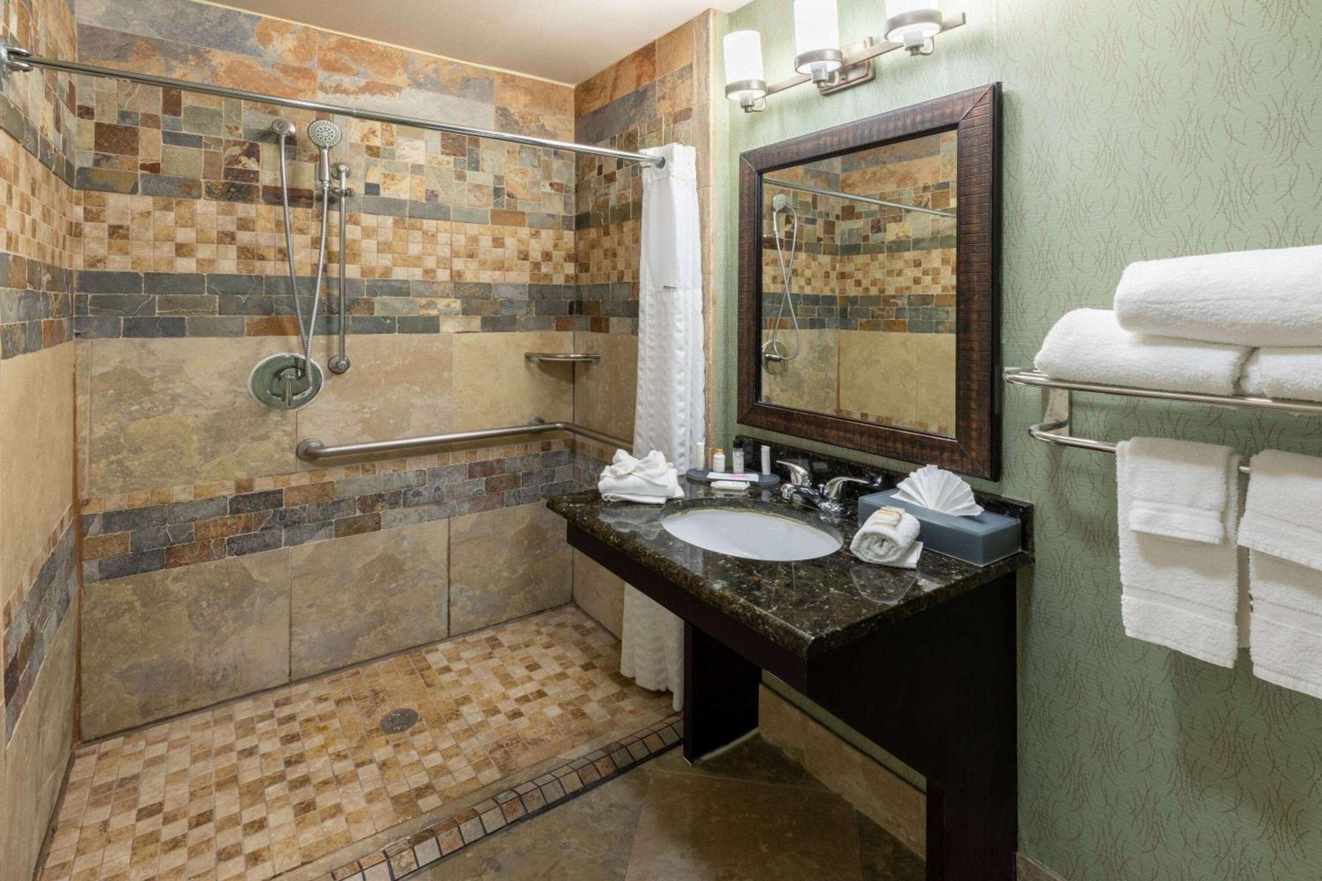 La Quinta by Wyndham Fort Worth - Lake Worth photo 42