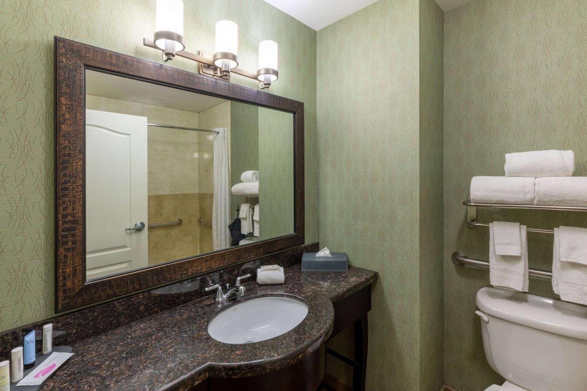 La Quinta by Wyndham Fort Worth - Lake Worth photo 49