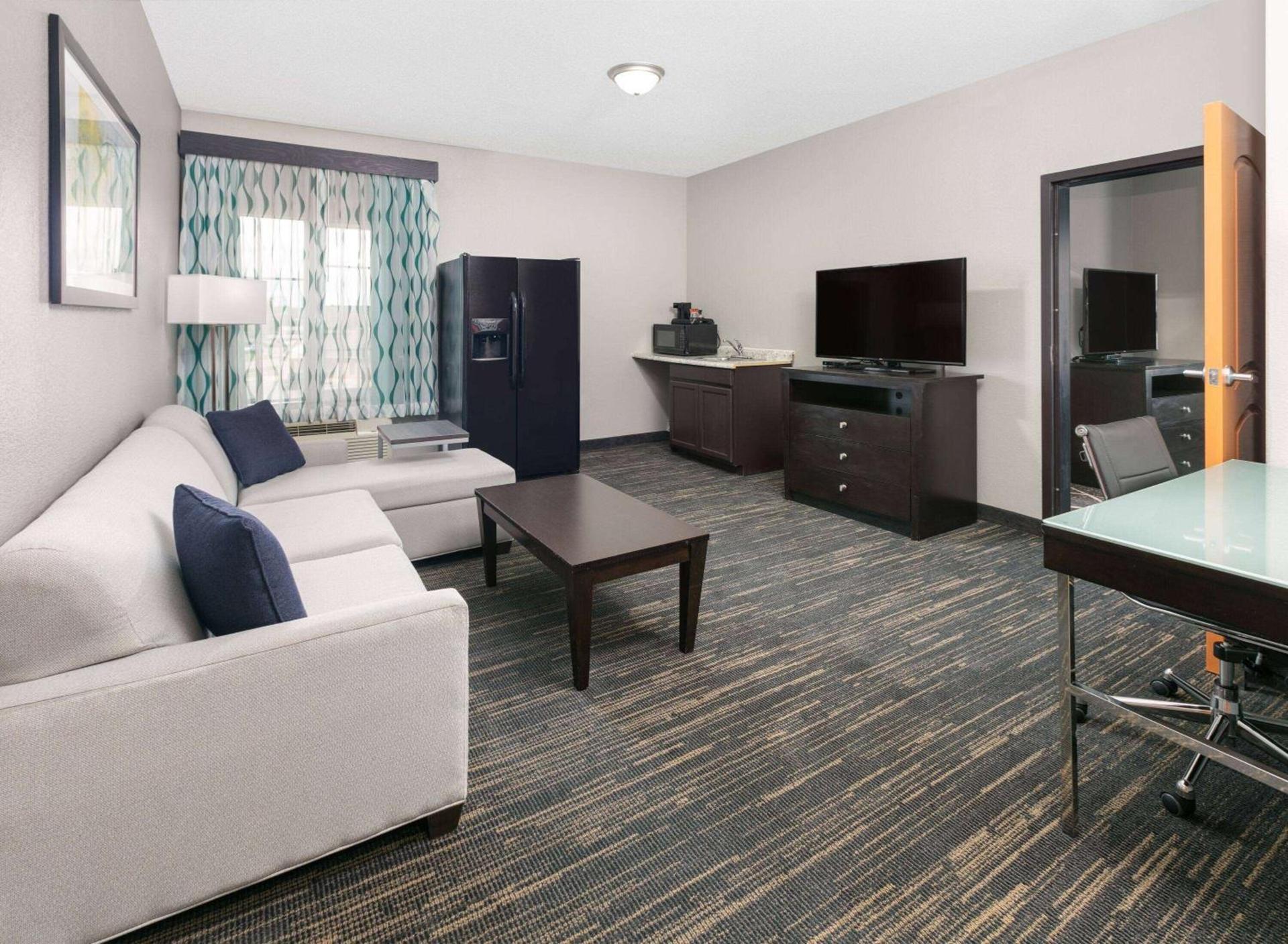 La Quinta Inn & Suites by Wyndham Little Rock - Bryant photo 6