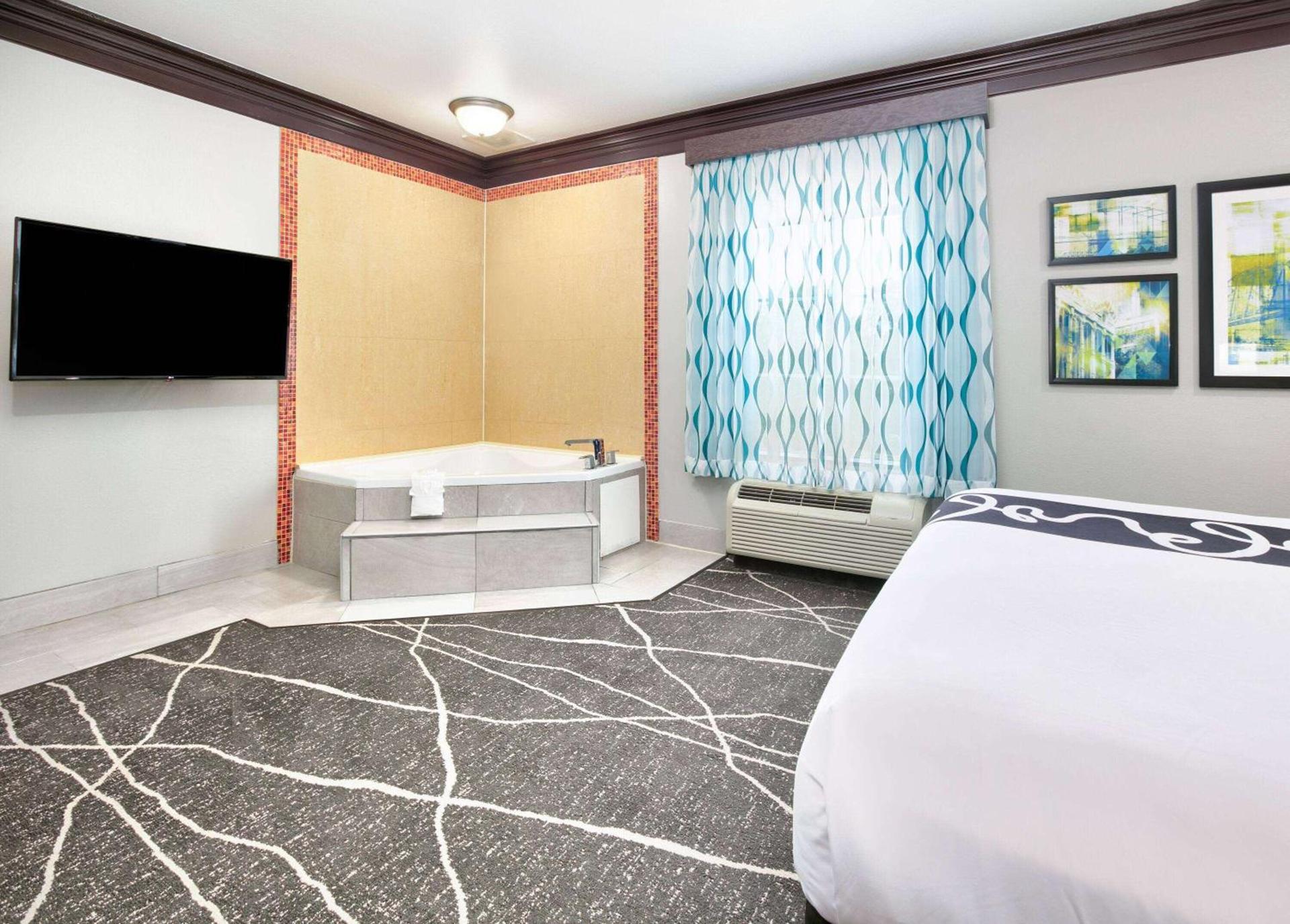 La Quinta Inn & Suites by Wyndham Little Rock - Bryant photo 12