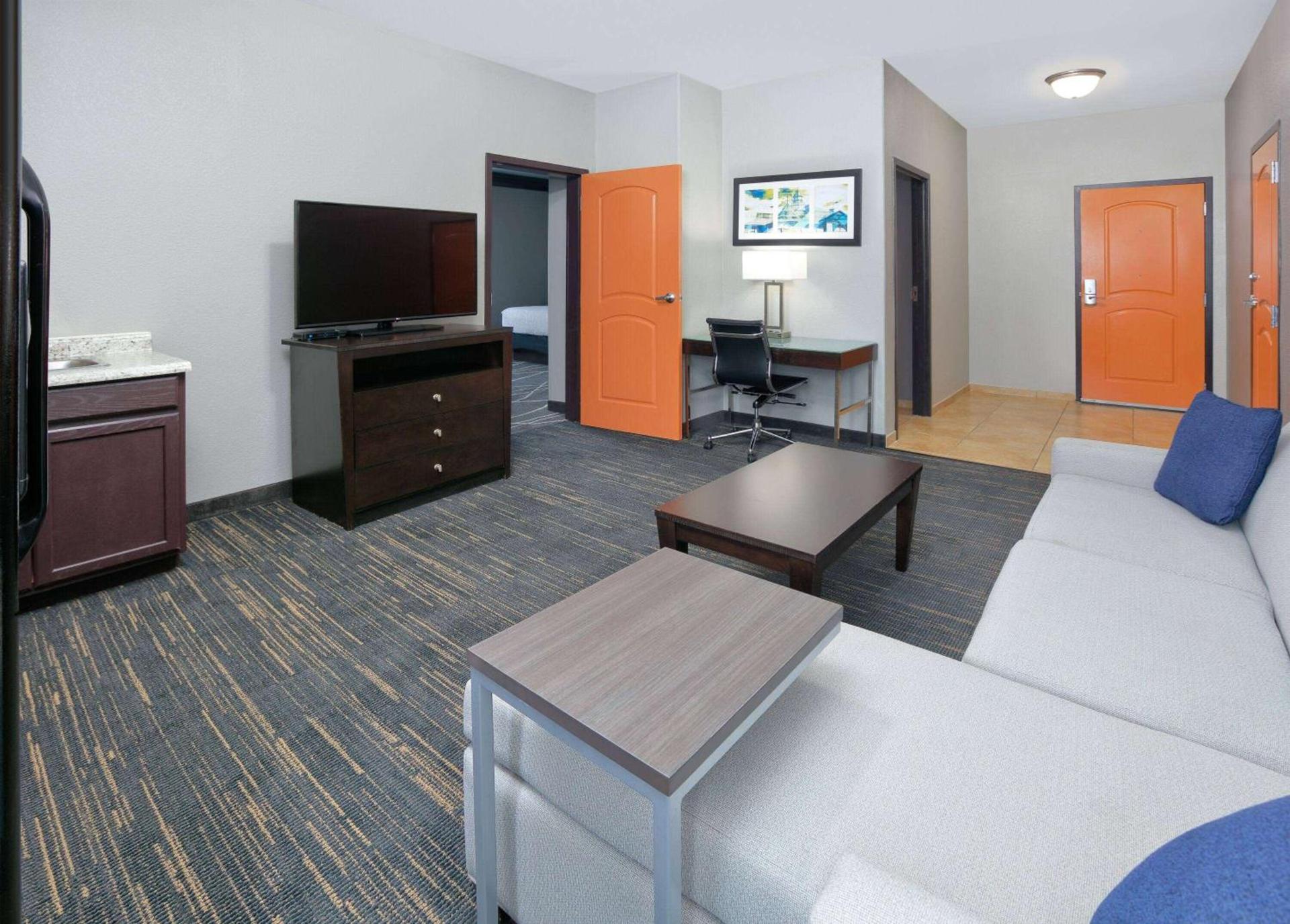 La Quinta Inn & Suites by Wyndham Little Rock - Bryant photo 13