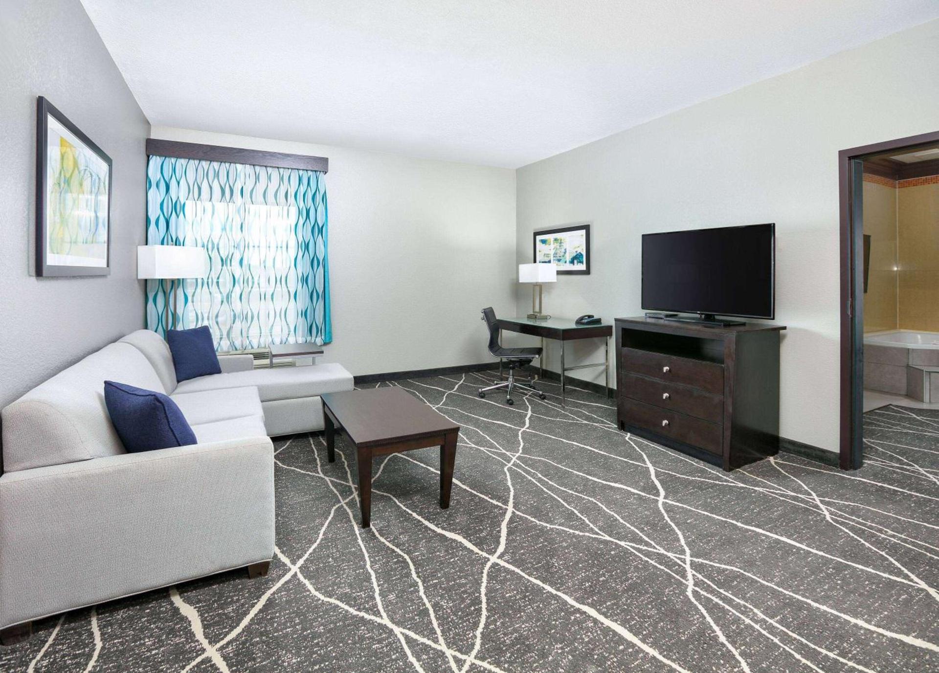 La Quinta Inn & Suites by Wyndham Little Rock - Bryant photo 23