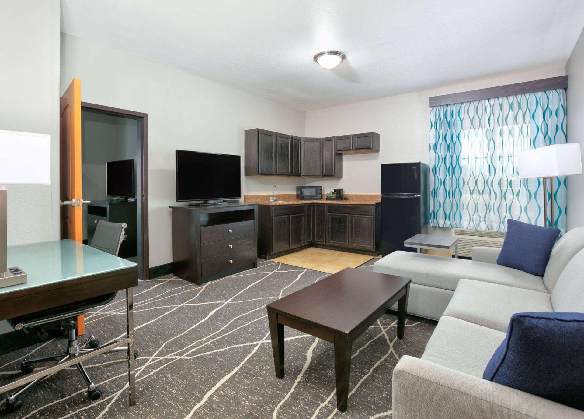 La Quinta Inn & Suites by Wyndham Little Rock - Bryant photo 24