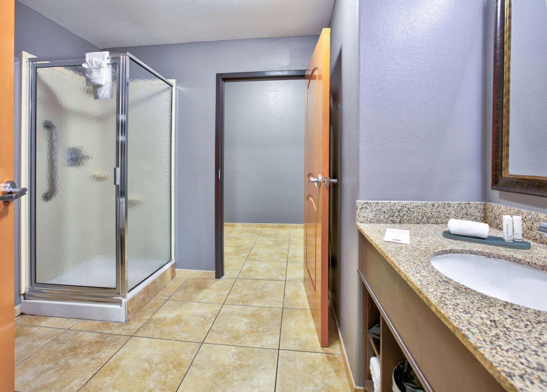 La Quinta Inn & Suites by Wyndham Little Rock - Bryant photo 27