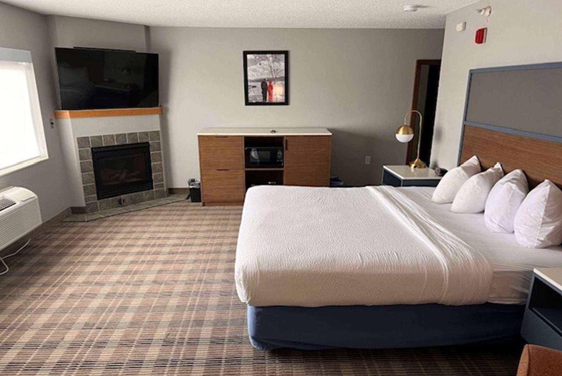 AmericInn by Wyndham Shakopee Near Canterbury Park photo 21