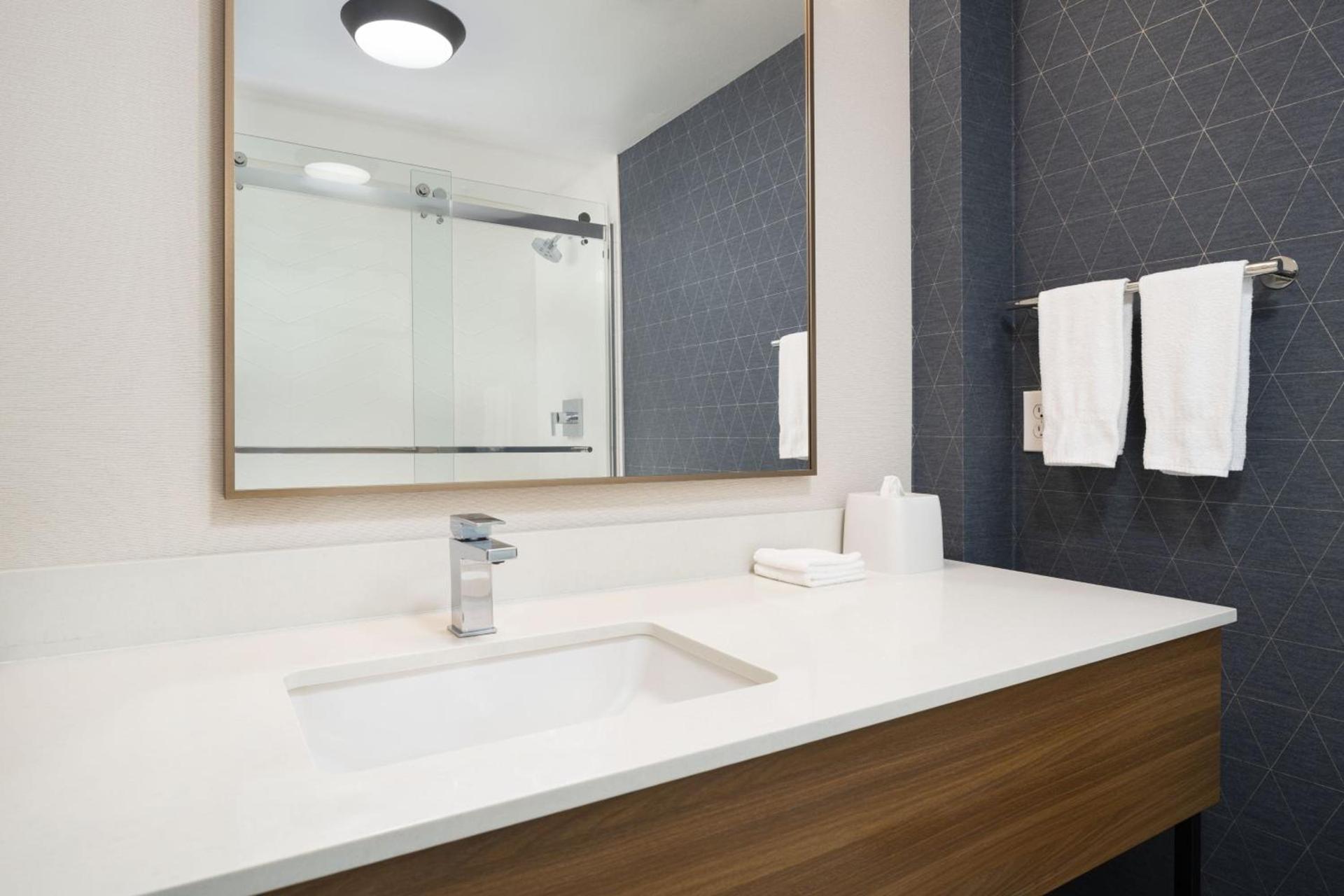 Fairfield by Marriott Inn & Suites Fresno Riverpark photo 19