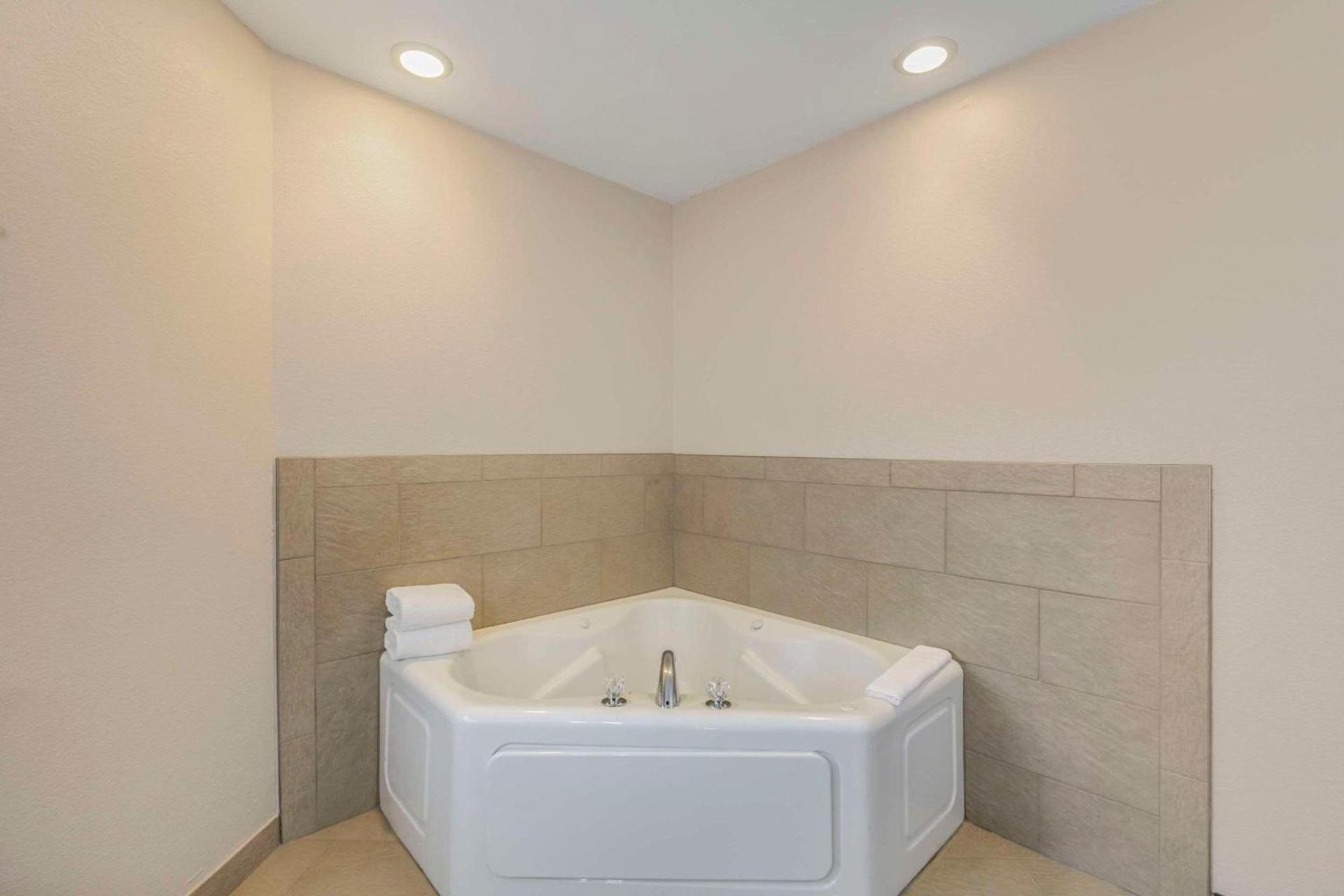 Country Inn & Suites by Radisson, Elk Grove Village-Itasca photo 24